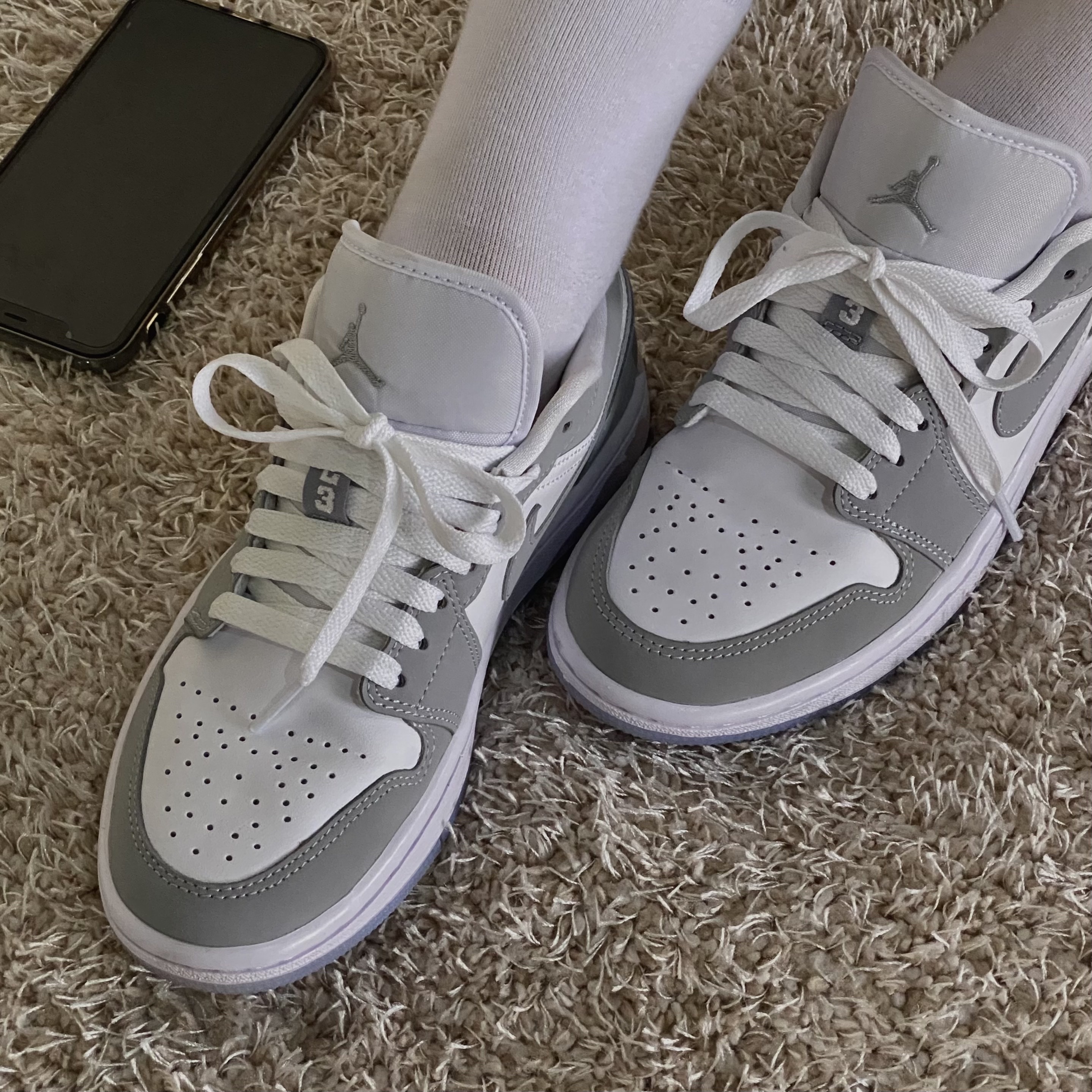 (W) Jordan 1 Low White Wolf Grey 착용 스타일 - 1