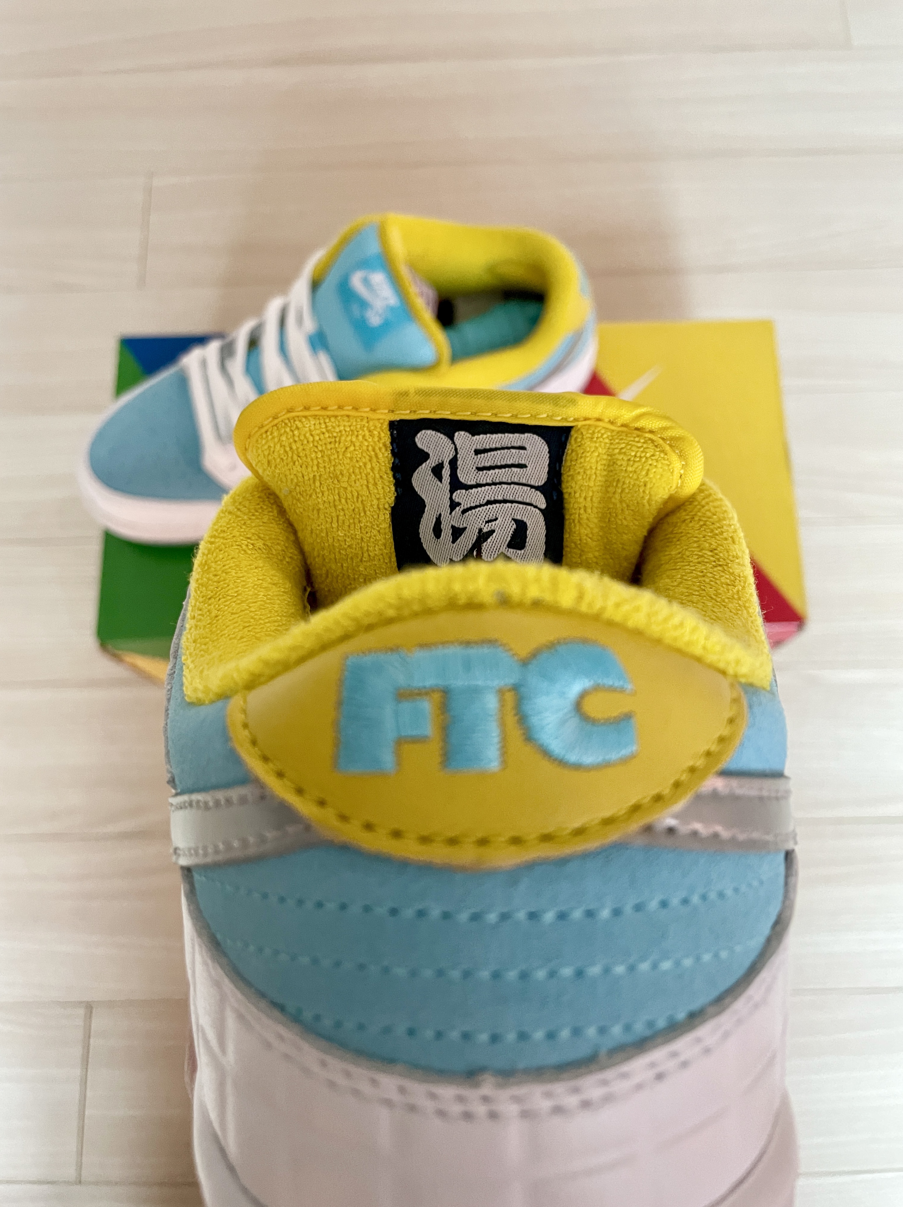Nike x FTC SB Dunk Low Pro QS Lagoon Pulse 착용 스타일 - 2