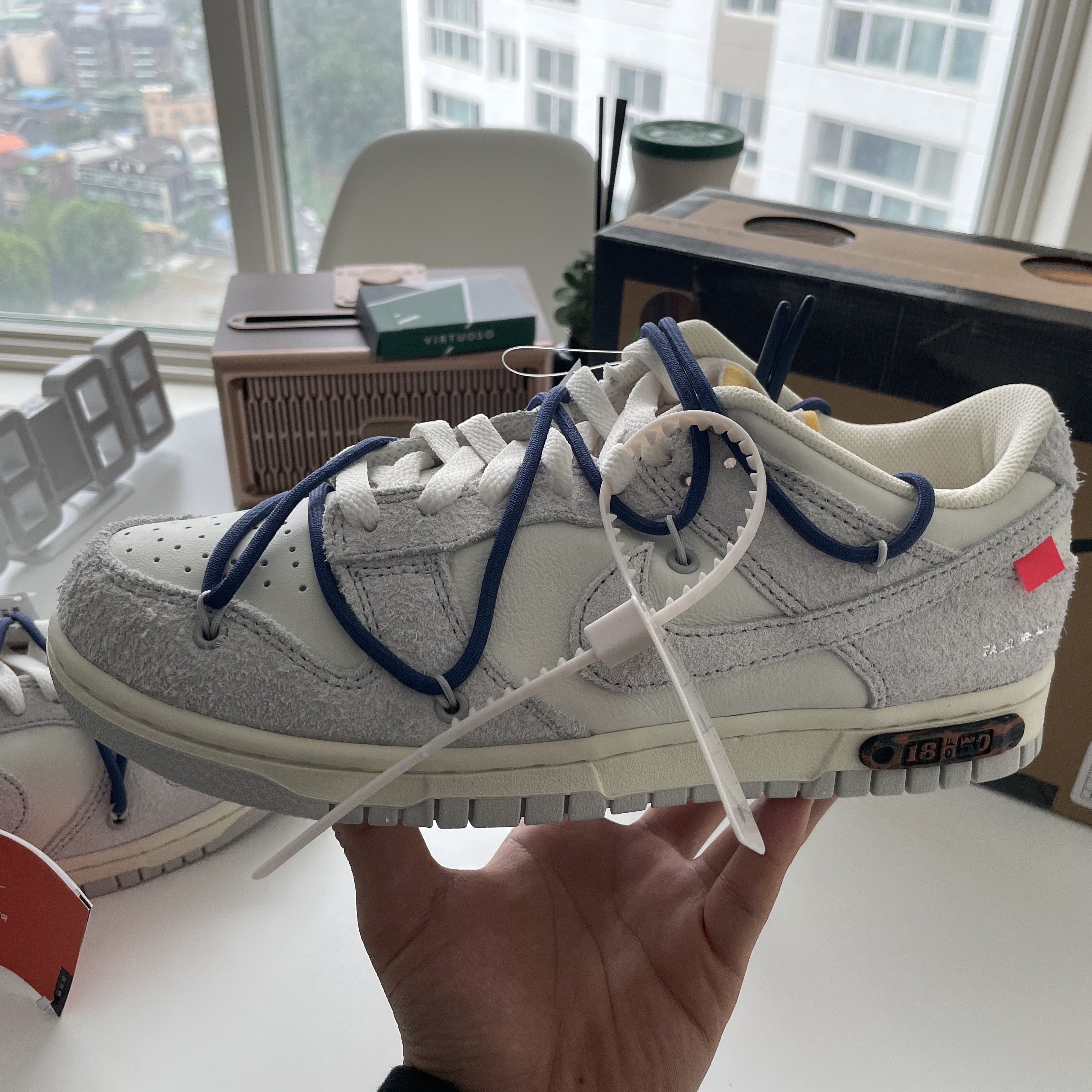 Nike x Off-White Dunk Low The 50 - Lot 18, (W) Jordan 4 x Off-White Retro SP Sail 착용 스타일 - 2