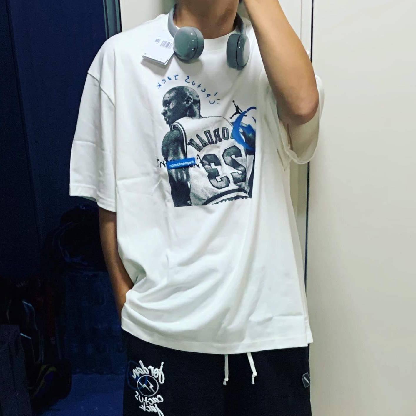 Jordan x Travis Scott x Fragment T-Shirt Sail (DJ0619-133), Jordan x Travis Scott x Fragment Hoodie Black (DJ0615-010) 착용 스타일 - 1
