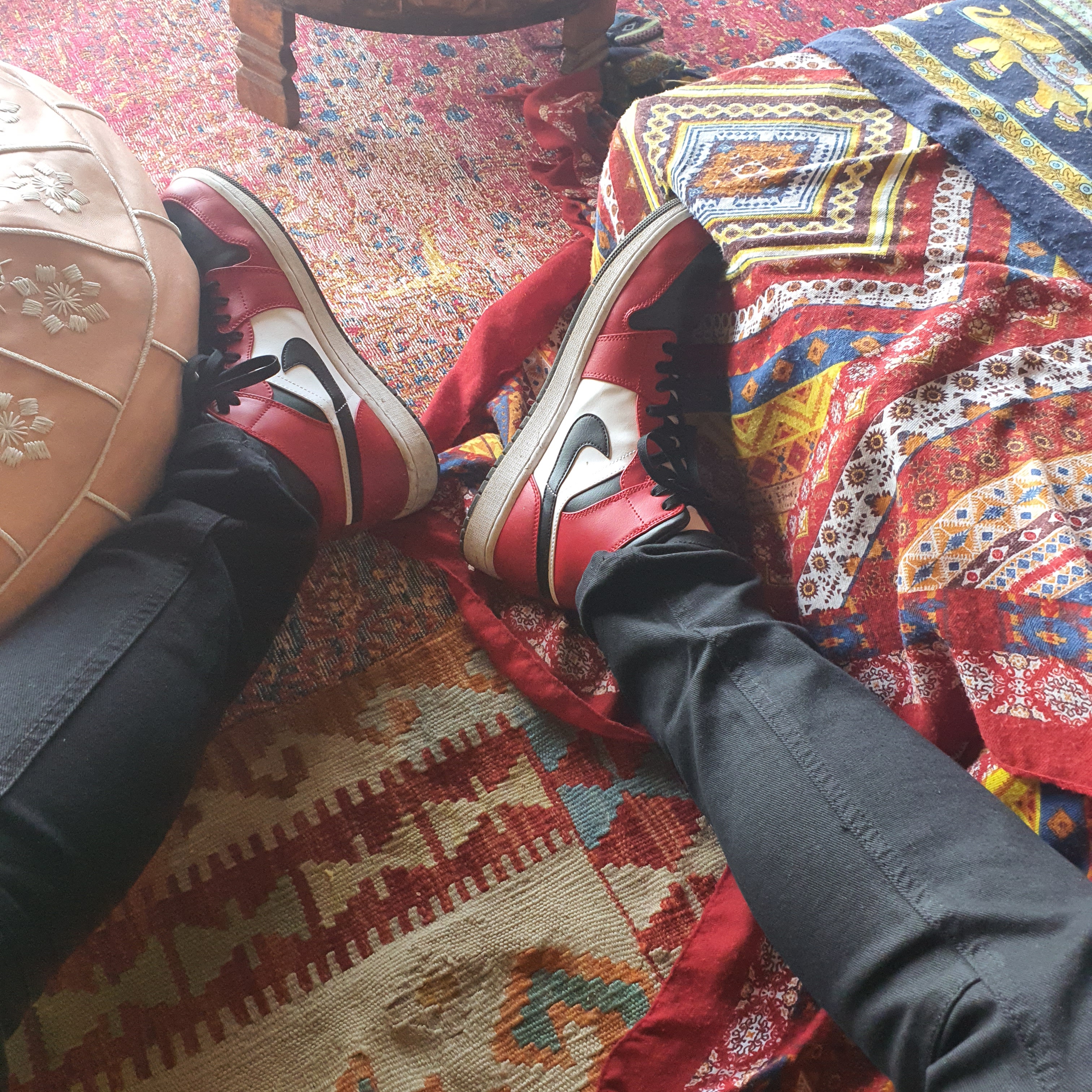 Jordan 1 Mid Chicago Black Toe 착용 스타일