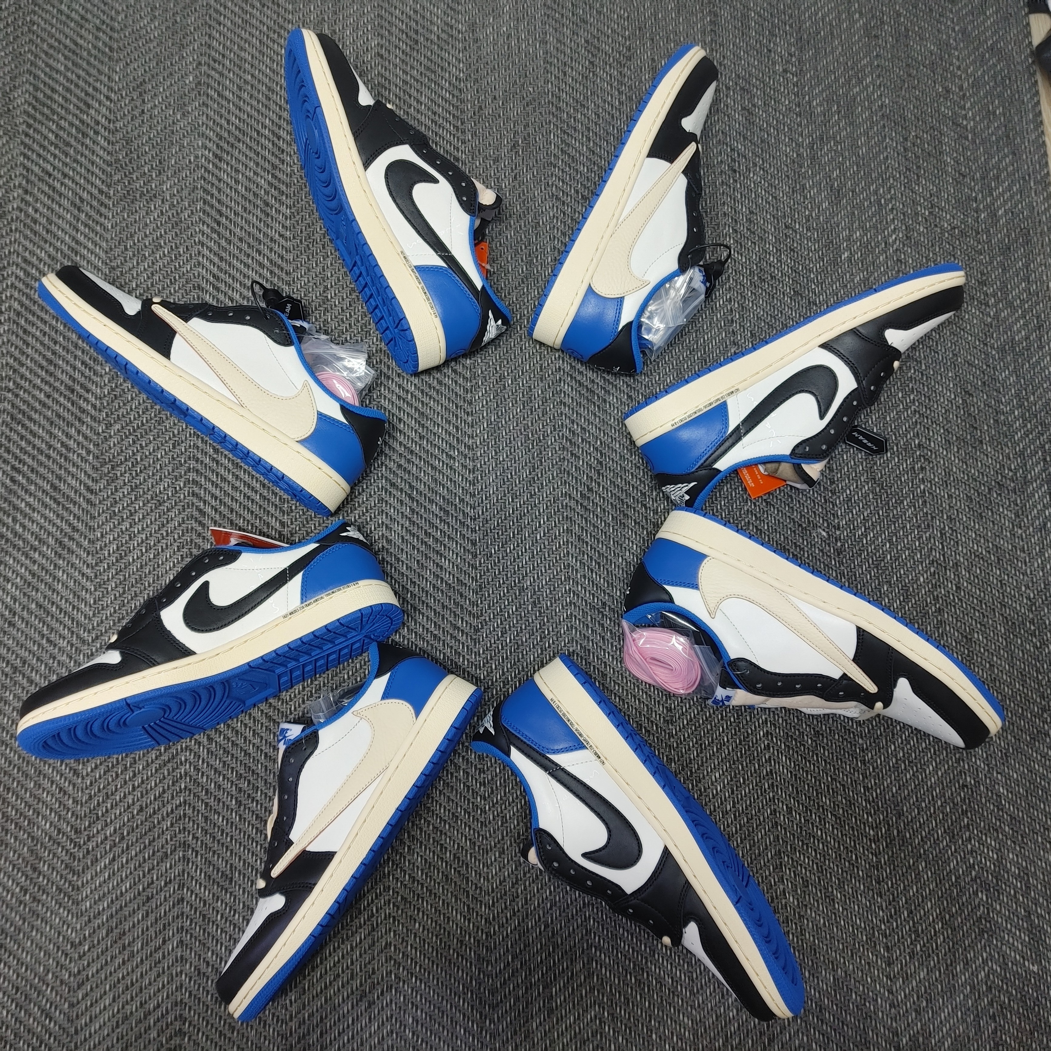 Jordan 1 x Travis Scott x Fragment Retro Low OG SP Military Blue 착용 스타일 - 1