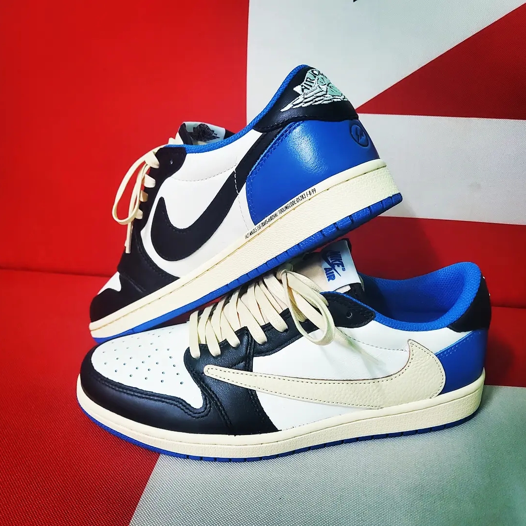 Jordan 1 x Travis Scott x Fragment Retro Low OG SP Military Blue 착용 스타일 - 1