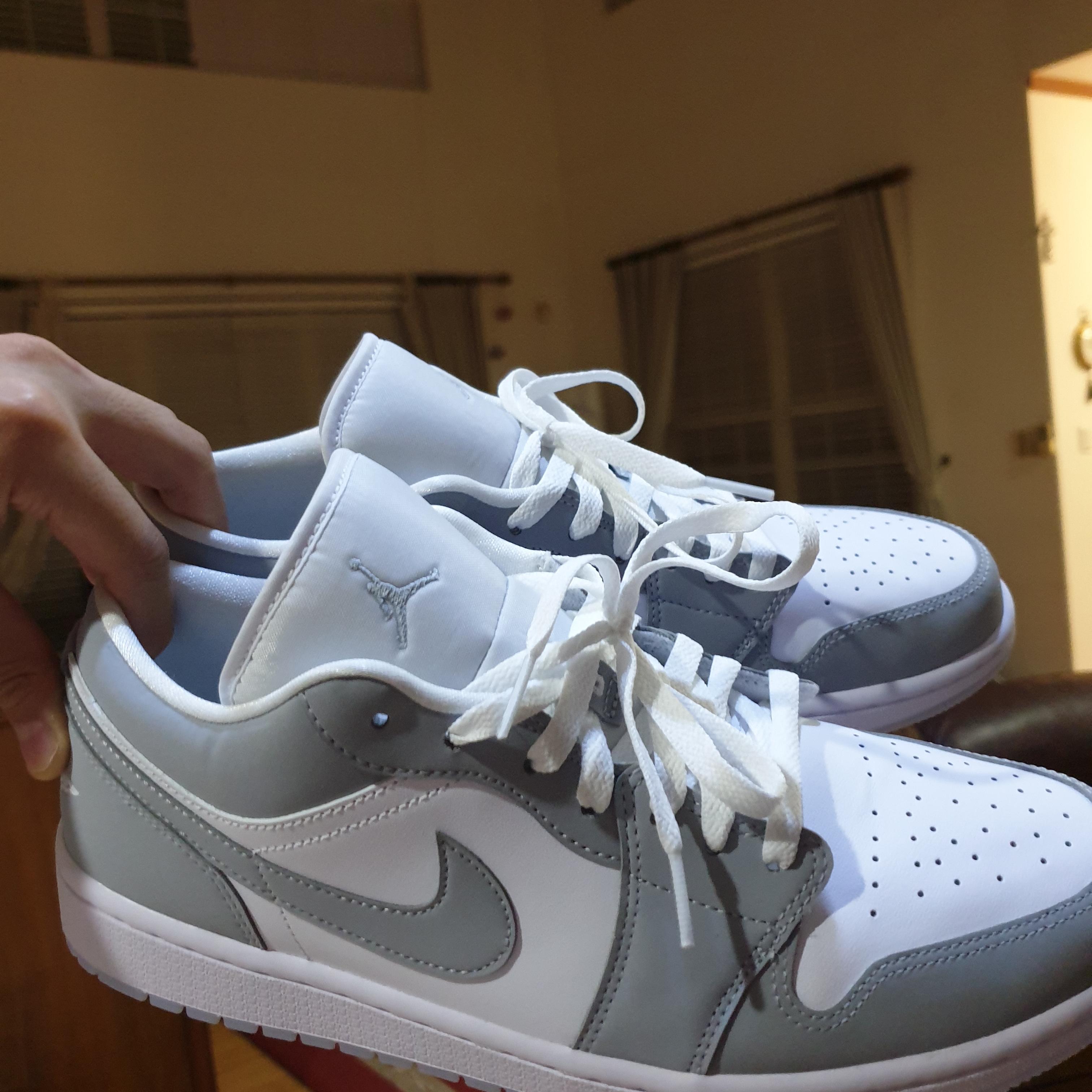 (W) Jordan 1 Low White Wolf Grey 착용 스타일