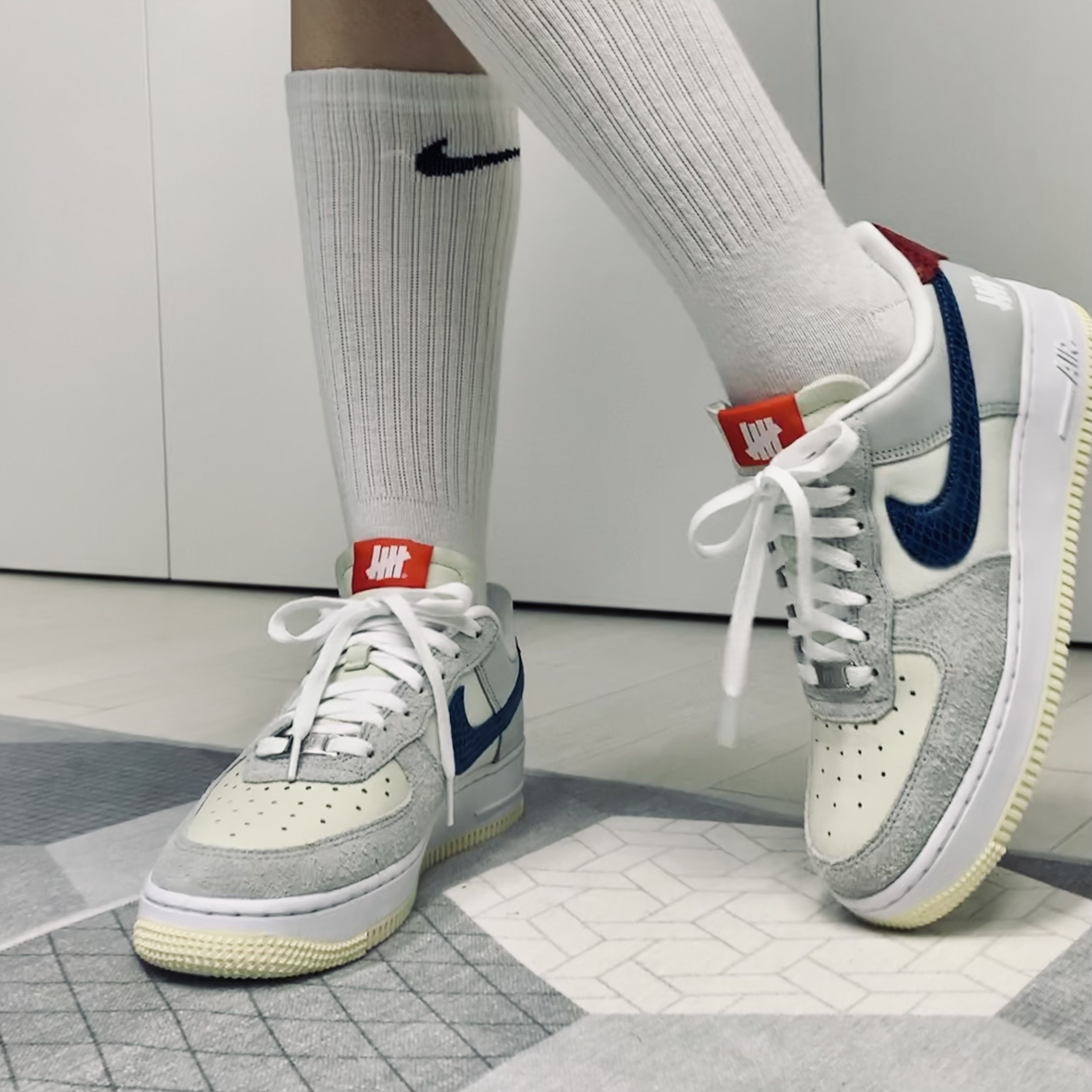 Nike x Undefeated Air Force 1 Low SP 5 On It 착용 스타일 - 1