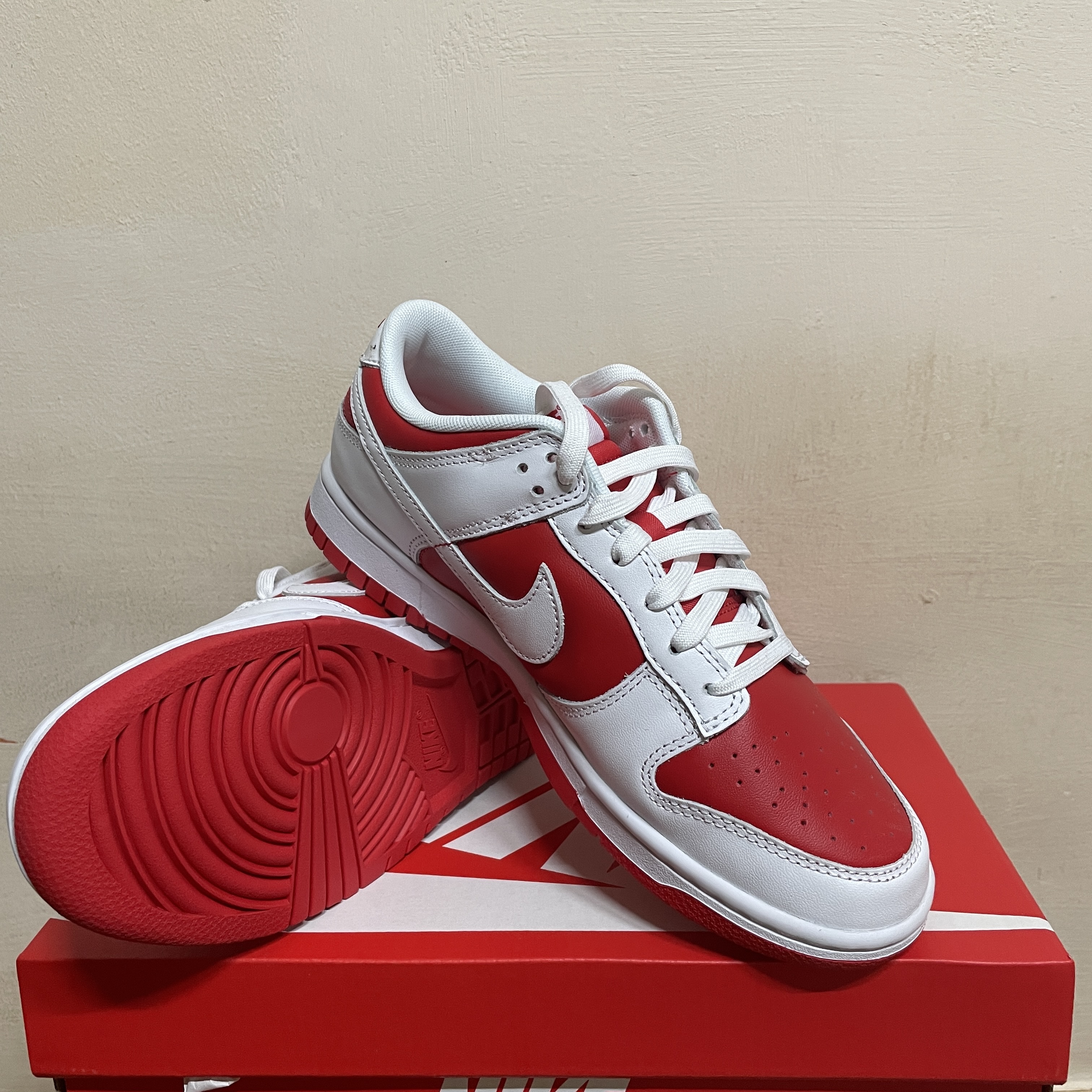 Nike Dunk Low Retro Championship Red 착용 스타일 - 3