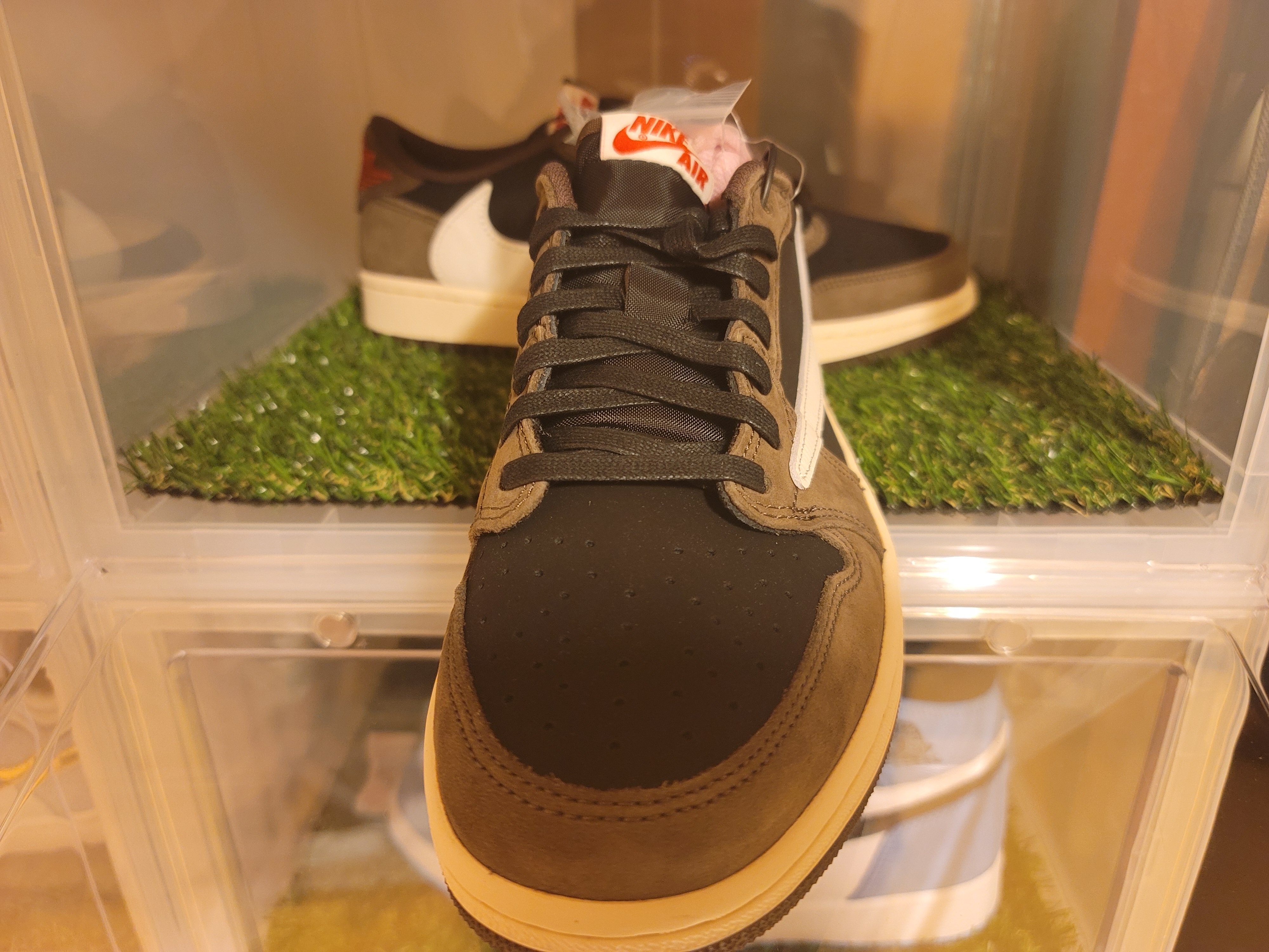 Jordan 1 x Travis Scott Retro Low OG SP Mocha 착용 스타일 - 2