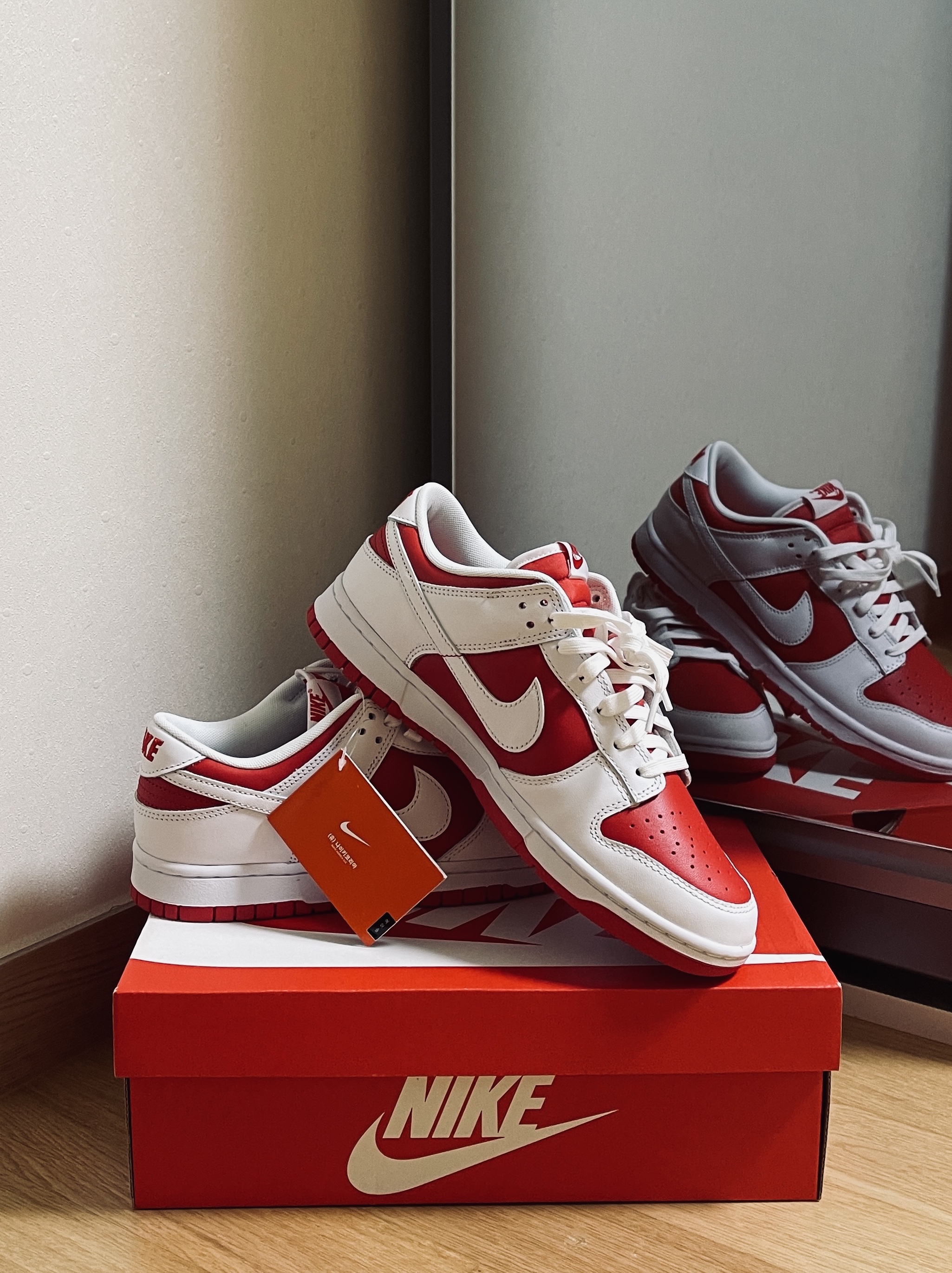 Nike Dunk Low Retro Championship Red 착용 스타일