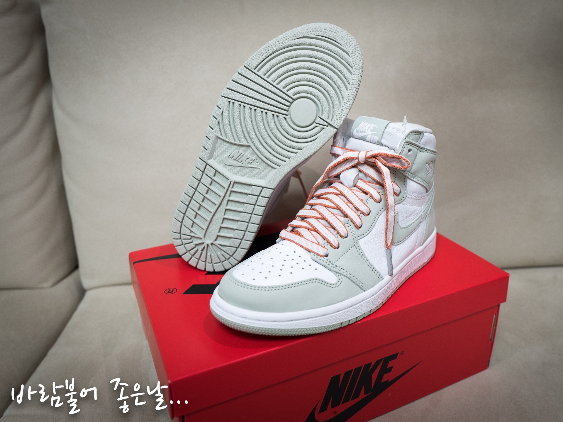 (W) Jordan 1 Retro High OG Seafoam 착용 스타일 - 3