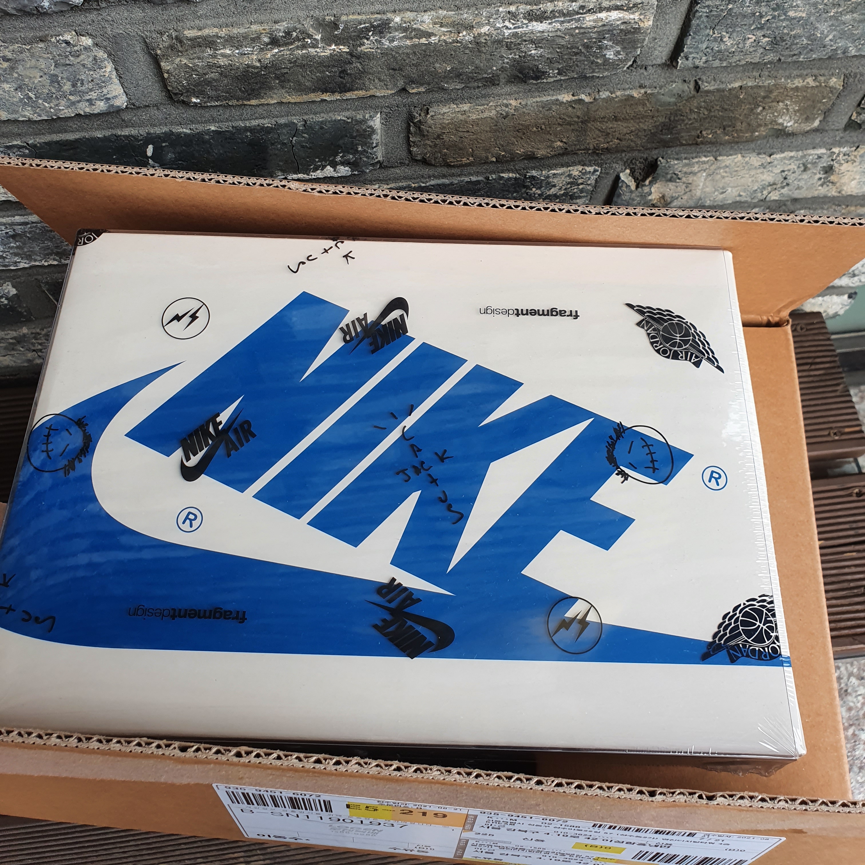 Jordan 1 x Travis Scott x Fragment Retro Low OG SP Military Blue, Stone Island 655F3 Ghost Piece Cotton Stretch Fleece Pants Black - 21SS 착용 스타일 - 3