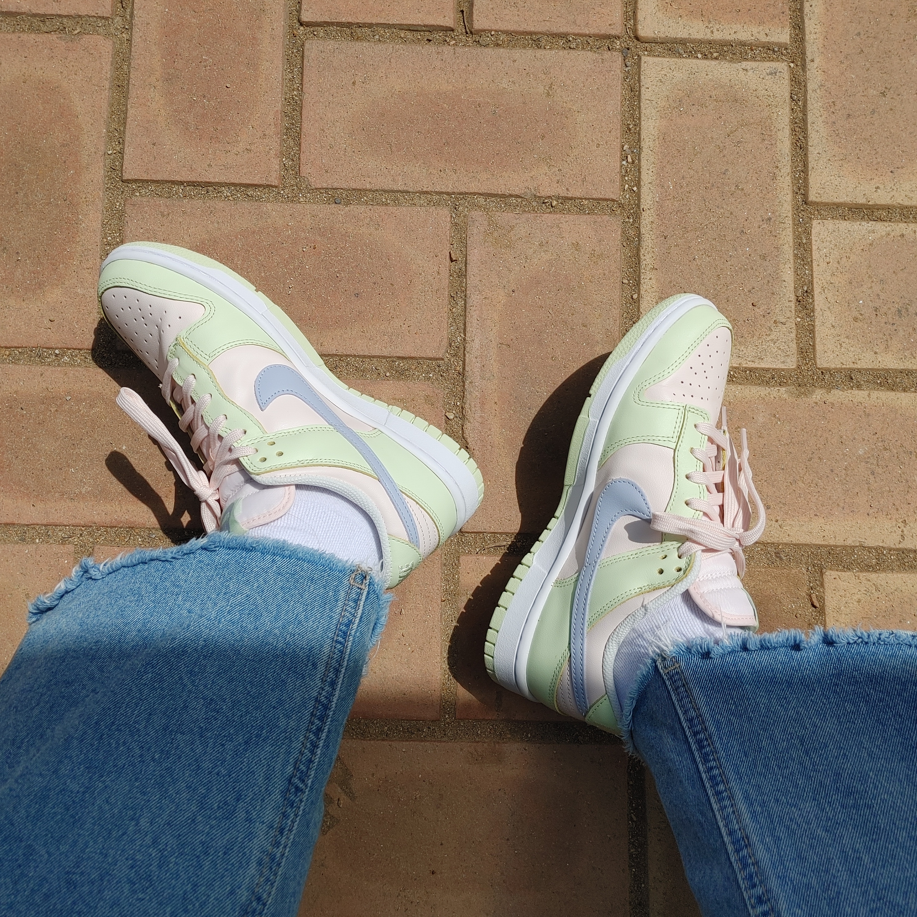 (W) Nike Dunk Low Light Soft Pink 착용 스타일 - 1