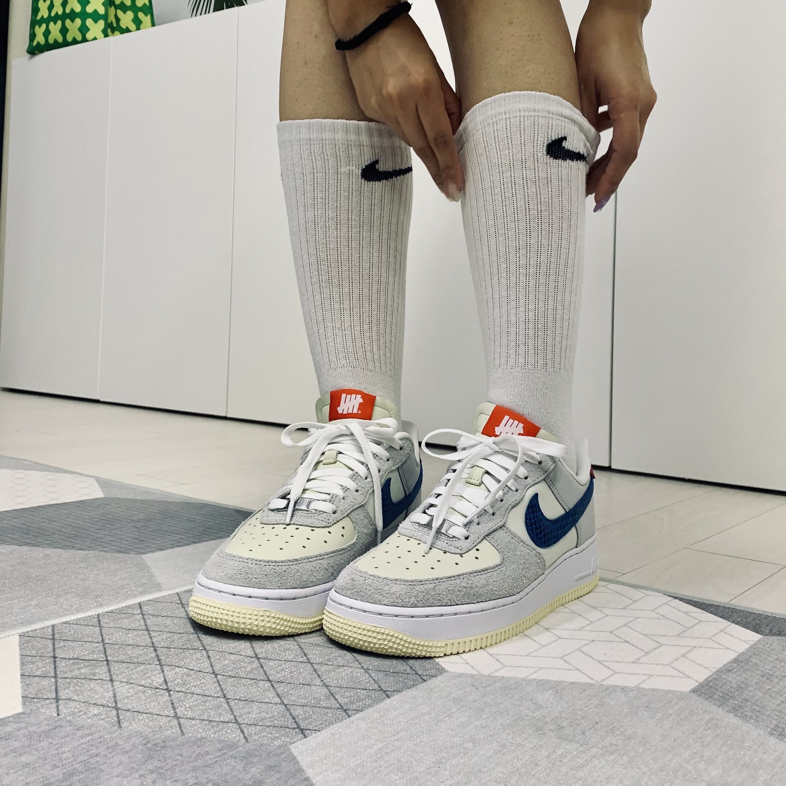 Nike x Undefeated Air Force 1 Low SP 5 On It 착용 스타일 - 4