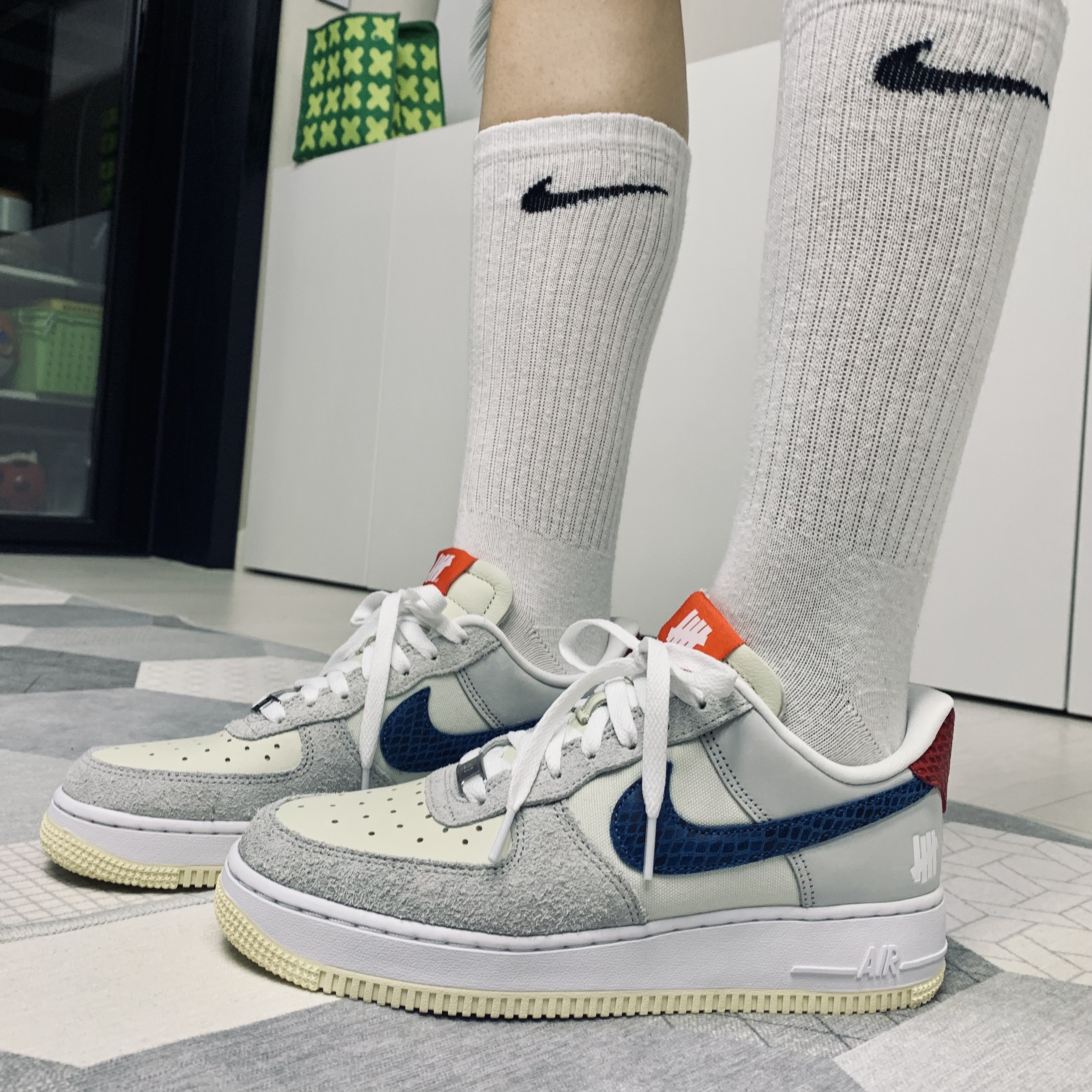 Nike x Undefeated Air Force 1 Low SP 5 On It 착용 스타일 - 3