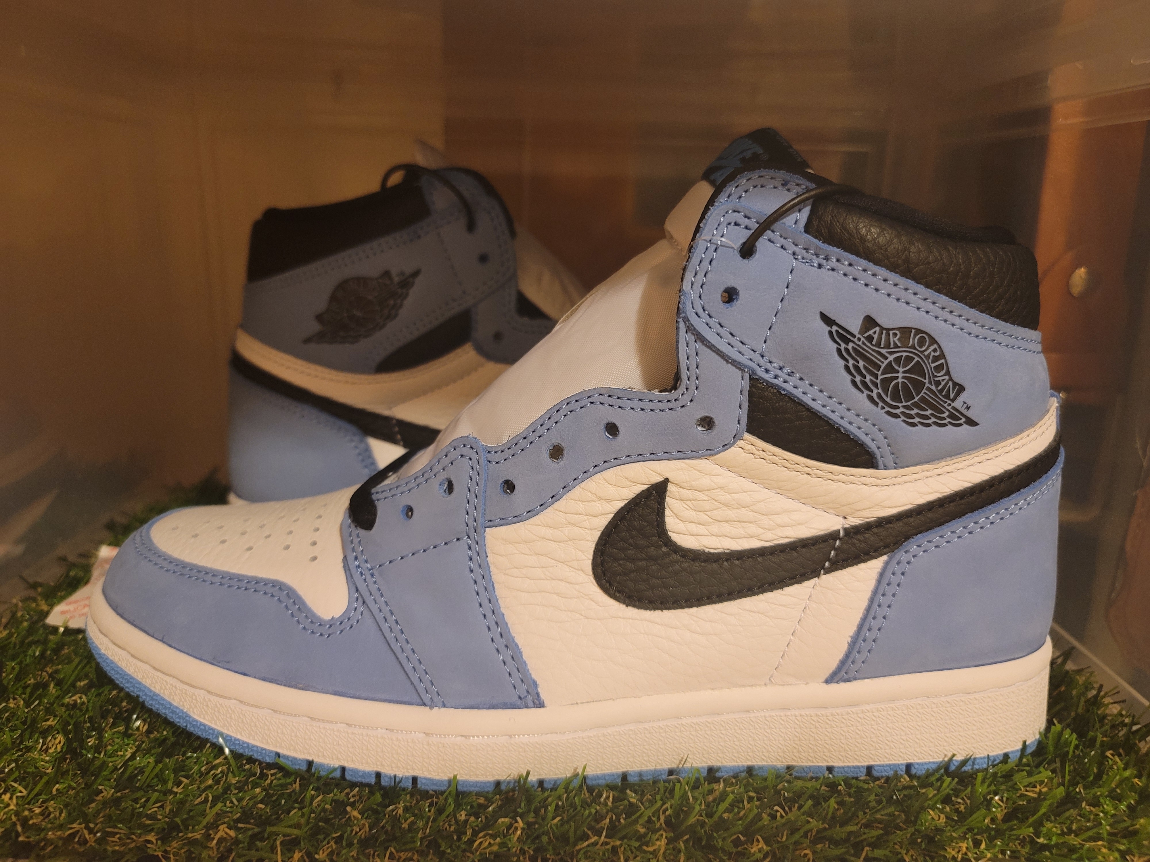 Jordan 1 Retro High OG University Blue 착용 스타일