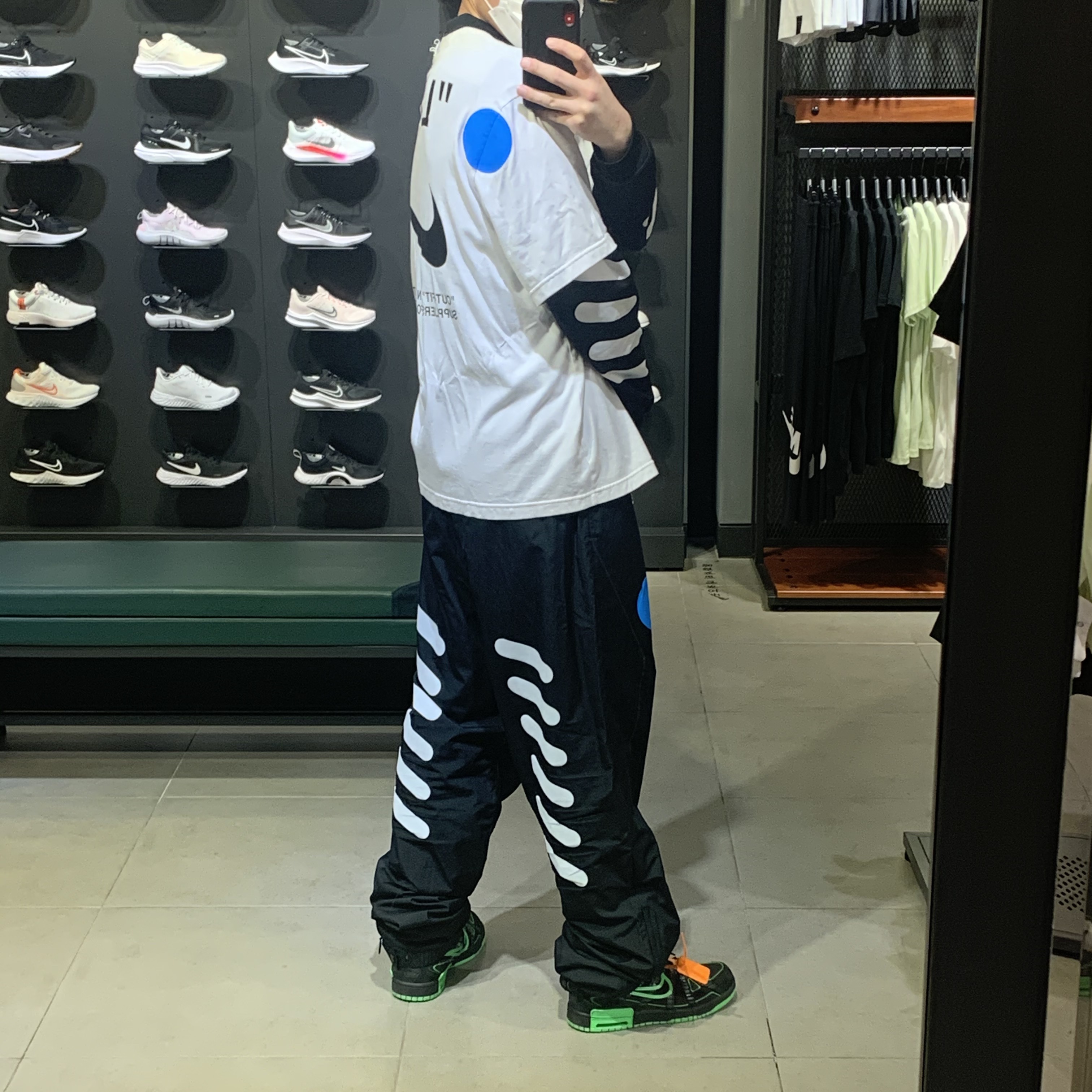 Nike x Off-White Air Rubber Dunk Green Strike, Nike x Off-White Track Pants Black 착용 스타일