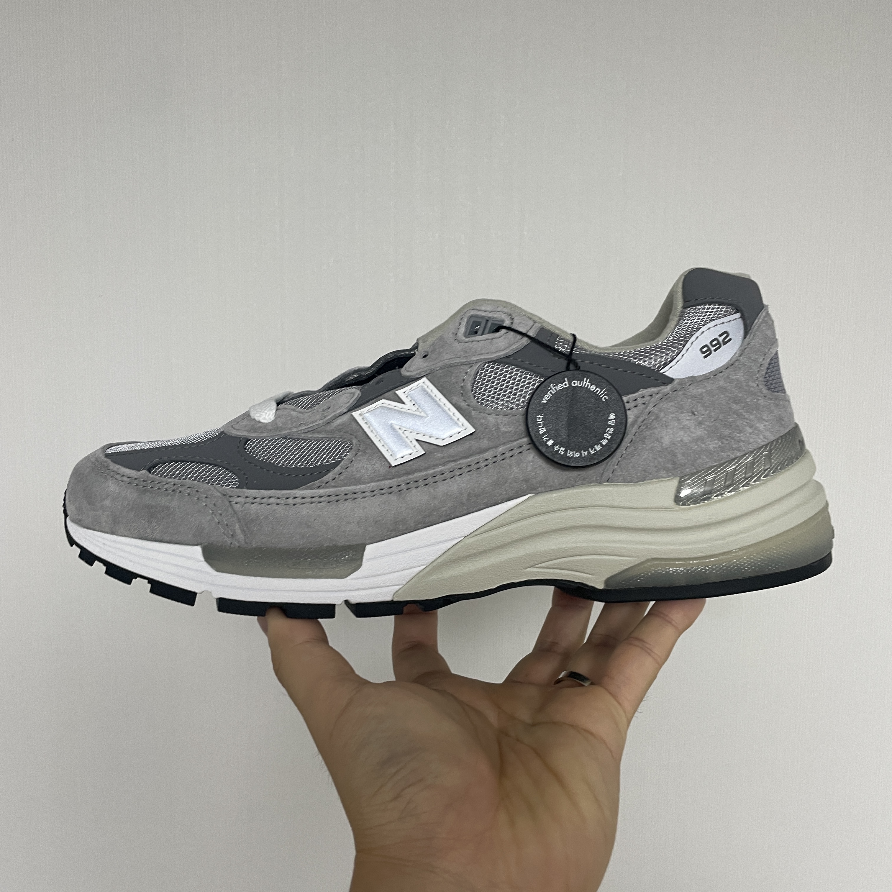New Balance 992 Made in USA Grey - D Standard 착용 스타일