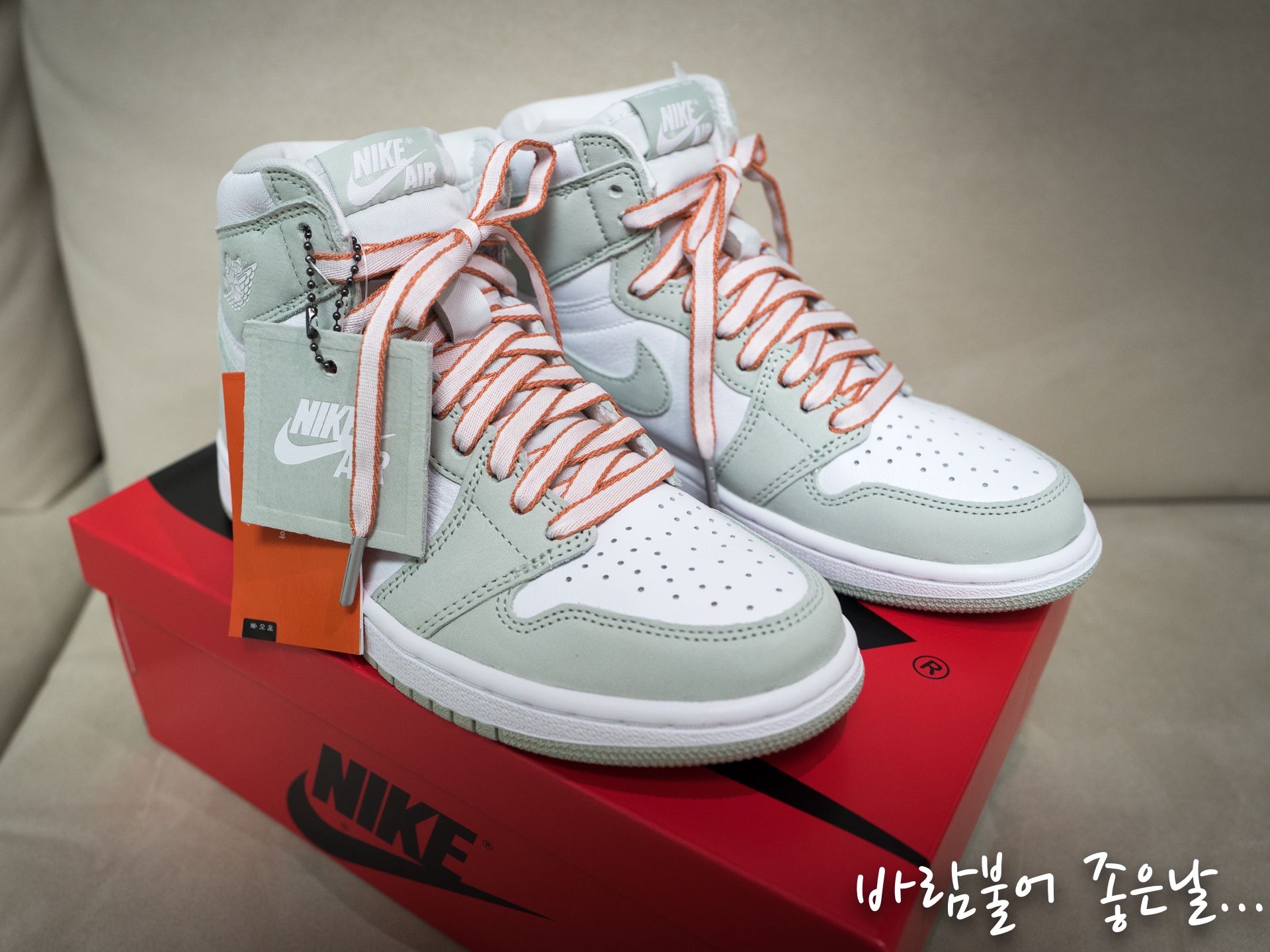 (W) Jordan 1 Retro High OG Seafoam 착용 스타일 - 1