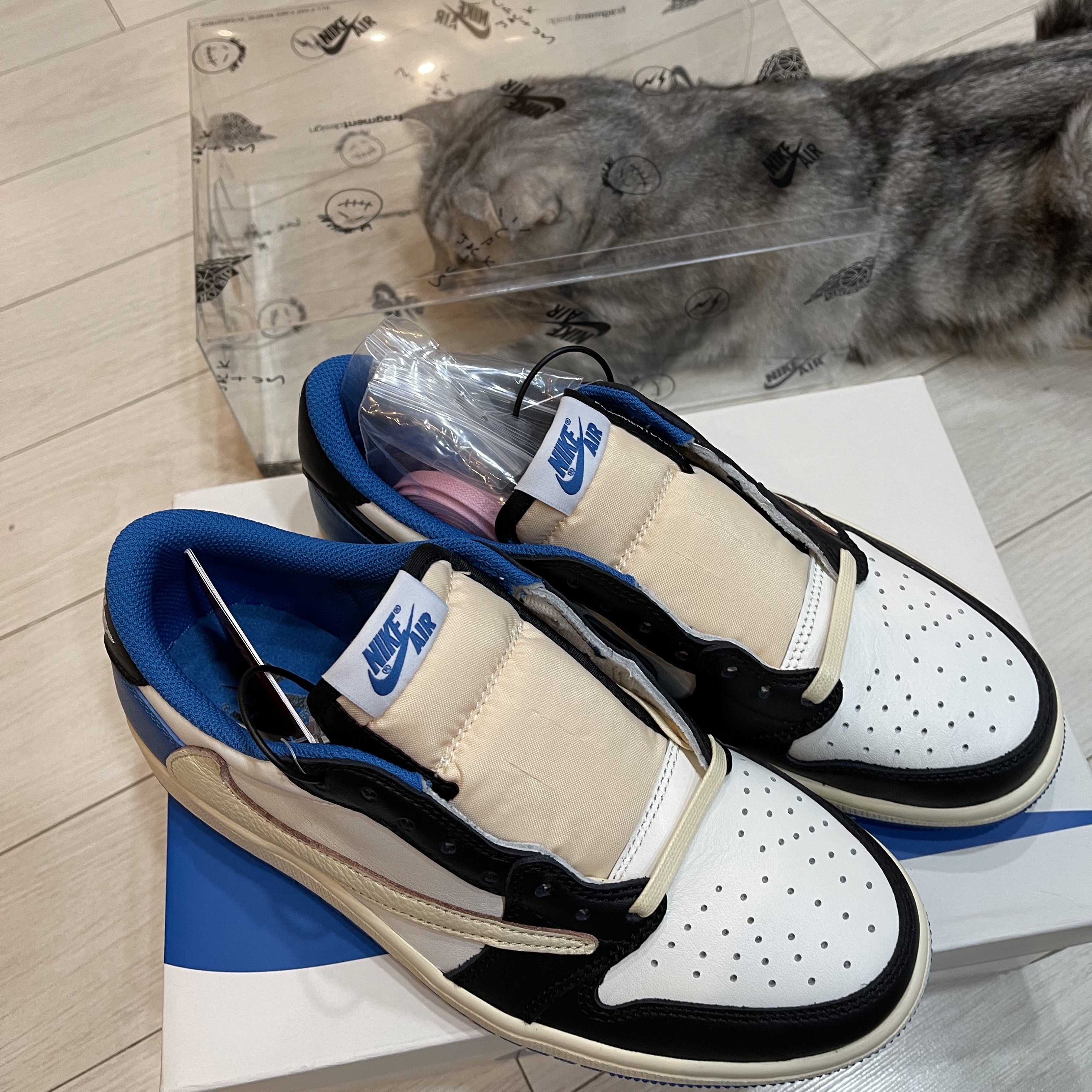 Jordan 1 x Travis Scott x Fragment Retro Low OG SP Military Blue 착용 스타일 - 1