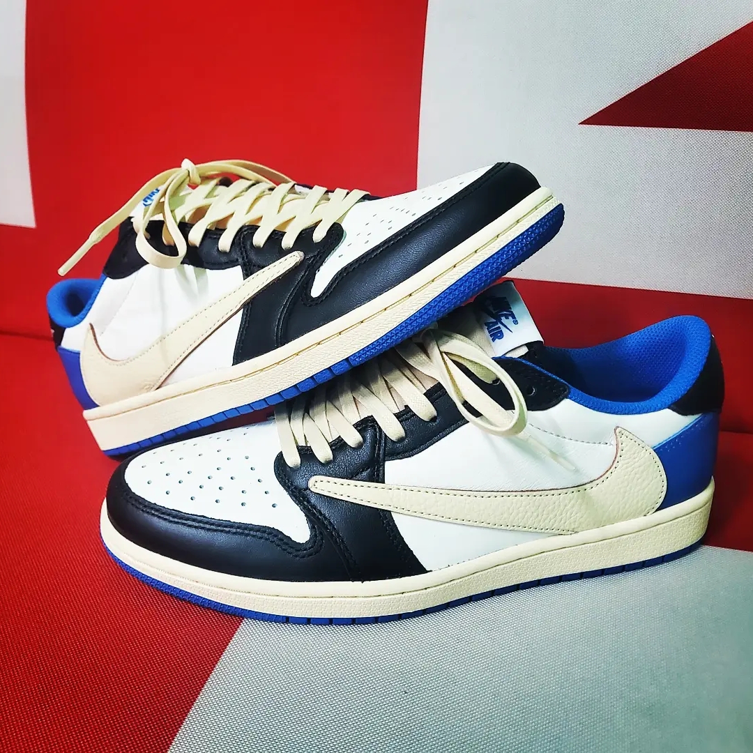 Jordan 1 x Travis Scott x Fragment Retro Low OG SP Military Blue 착용 스타일 - 2