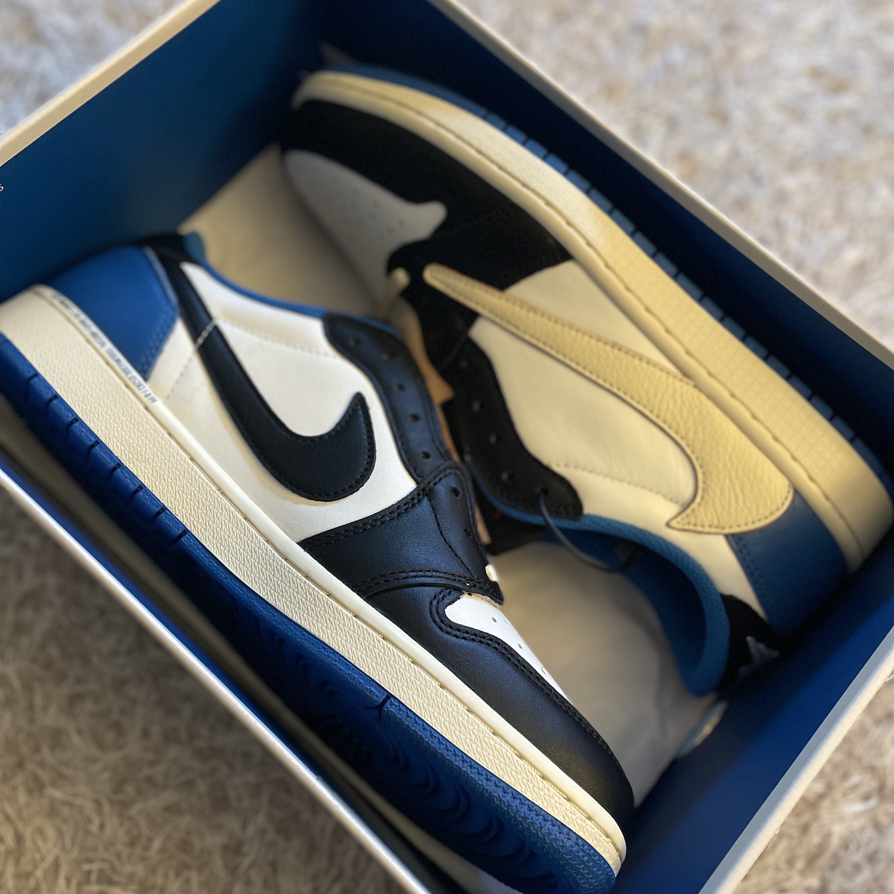 Jordan 1 x Travis Scott x Fragment Retro Low OG SP Military Blue, Jordan 1 x Travis Scott Retro Low OG SP Mocha 착용 스타일 - 2