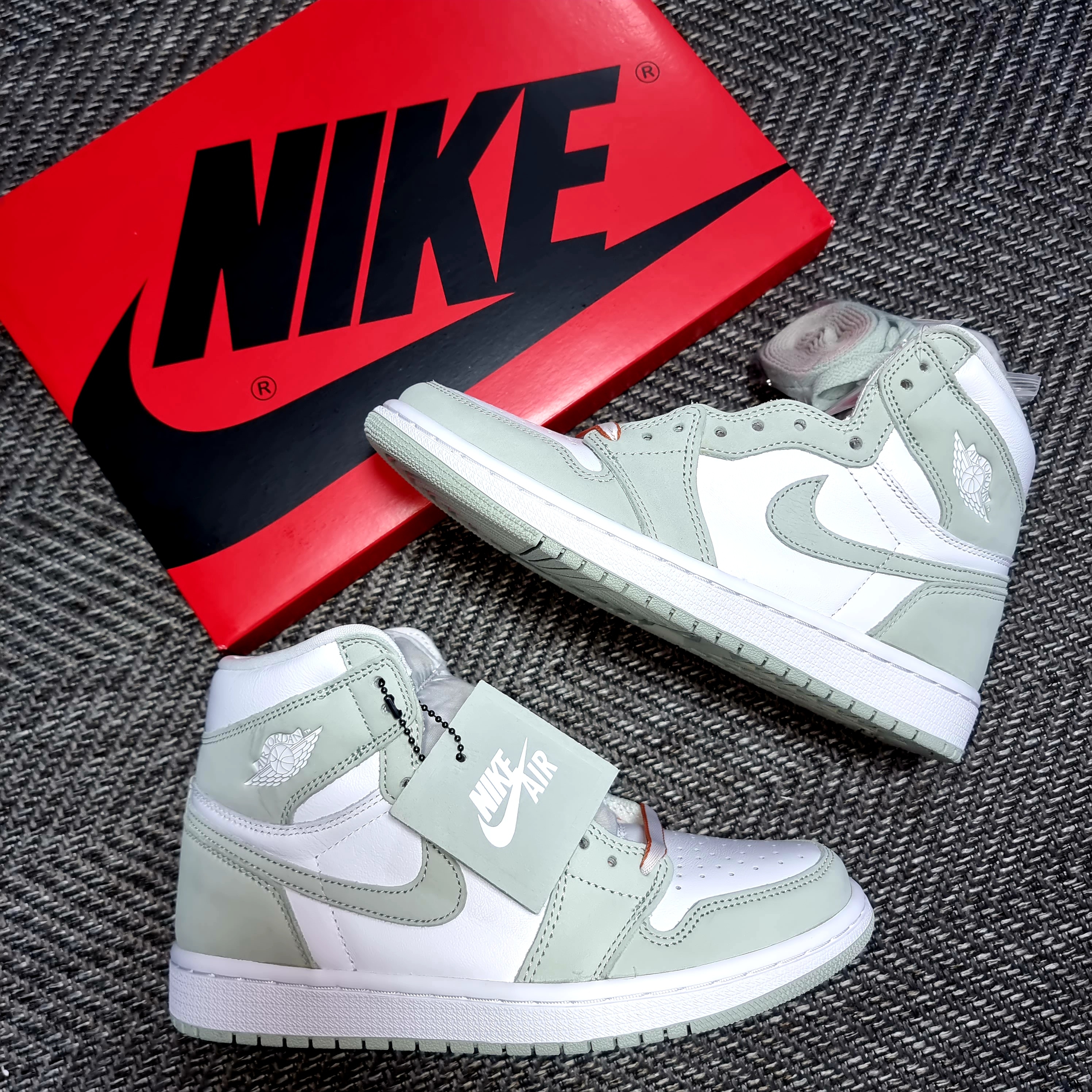 (W) Jordan 1 Retro High OG Seafoam 착용 스타일 - 1