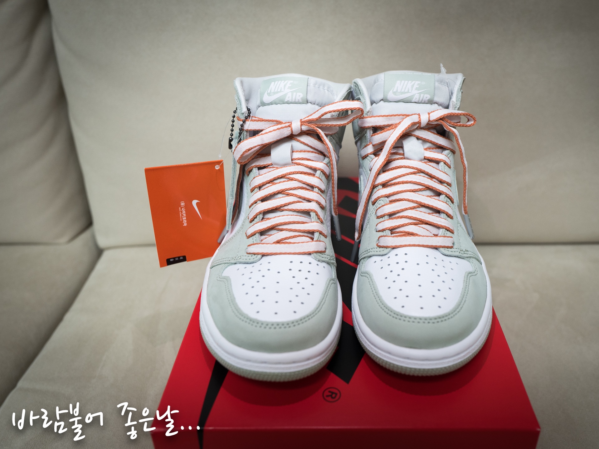 (W) Jordan 1 Retro High OG Seafoam 착용 스타일 - 2