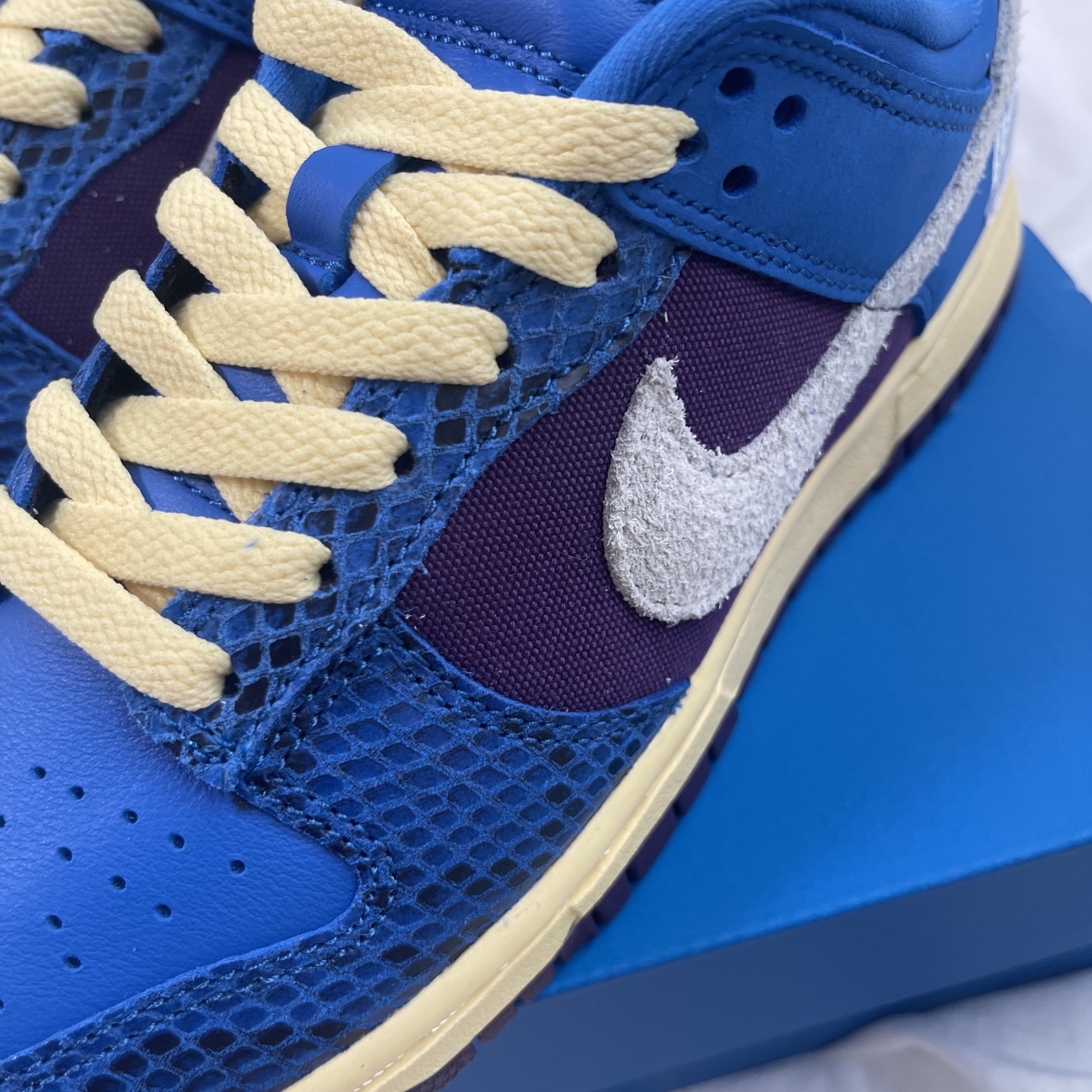 Nike x Undefeated Dunk Low SP 5 On It 착용 스타일 - 3