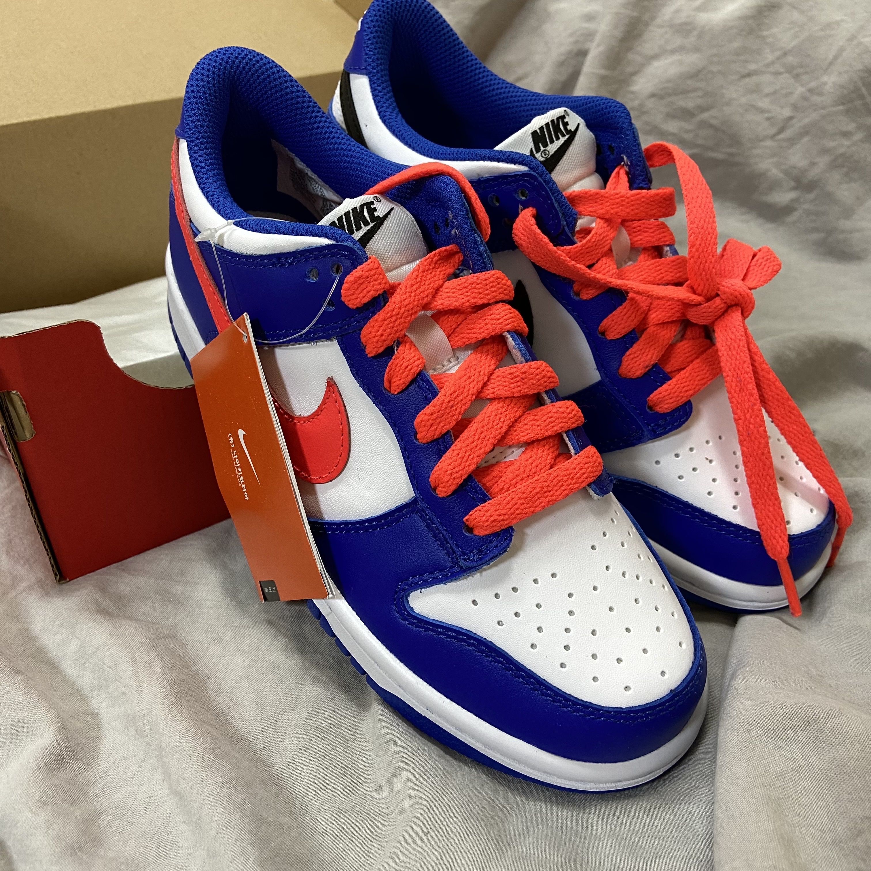 (GS) Nike Dunk Low Bright Crimson Game Royal 착용 스타일 - 3
