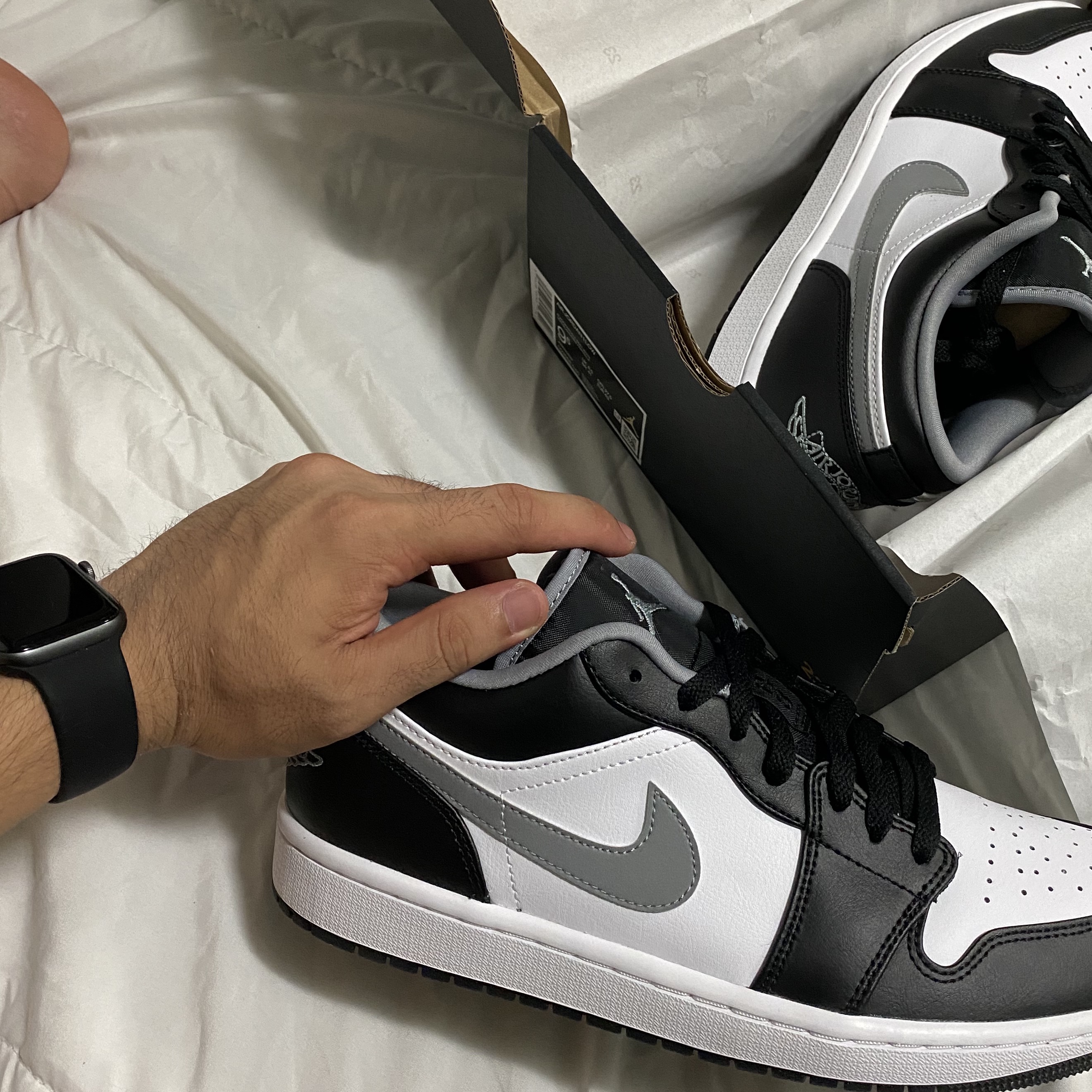 Jordan 1 Low Black Particle Grey 착용 스타일 - 2