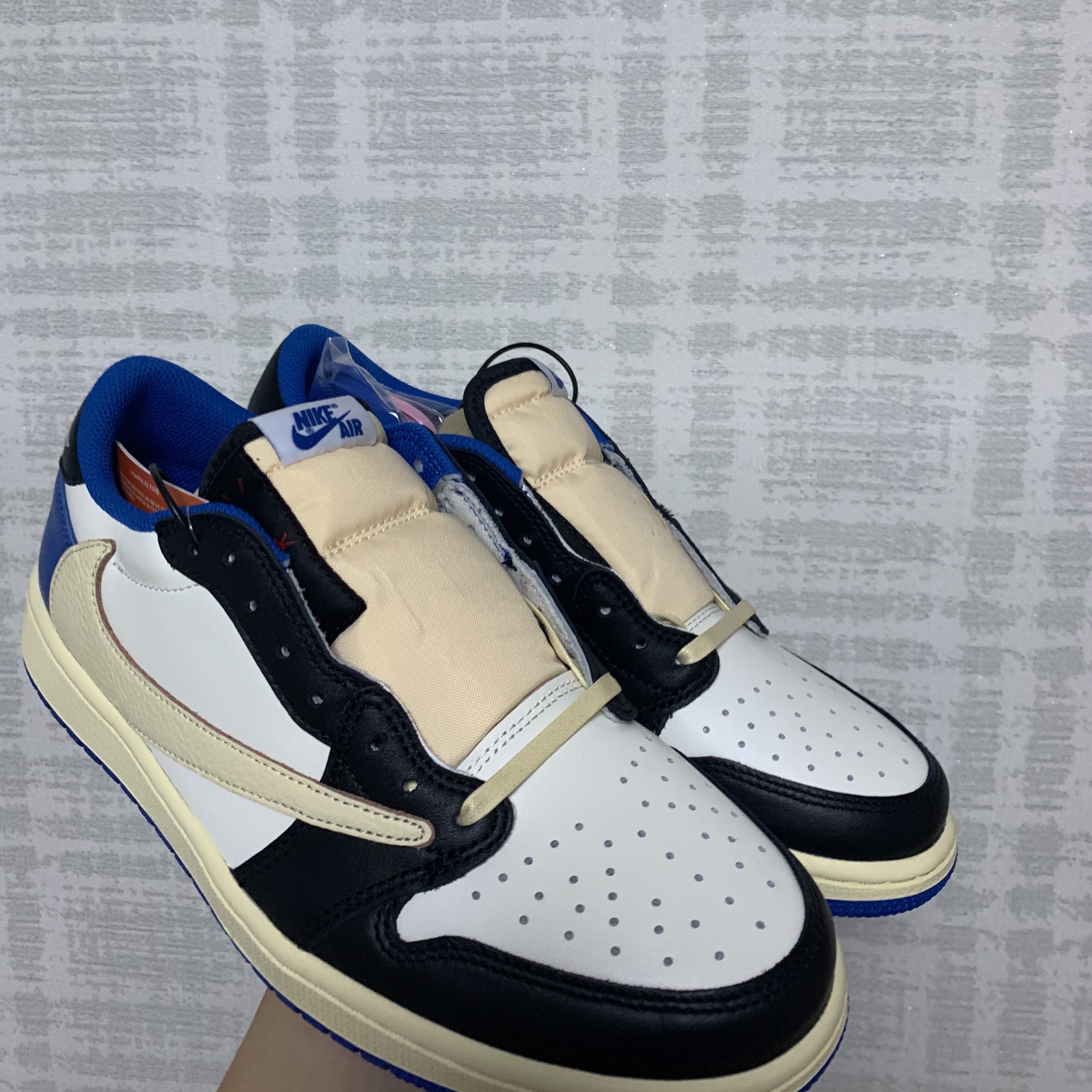 Jordan 1 x Travis Scott x Fragment Retro Low OG SP Military Blue 착용 스타일 - 2