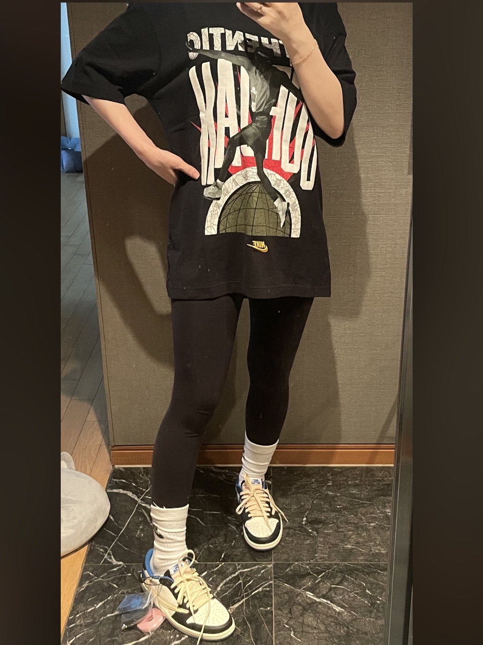 Jordan x Travis Scott x Fragment T-Shirt Sail (DJ0619-133), Jordan 1 x Travis Scott x Fragment Retro Low OG SP Military Blue 착용 스타일 - 5