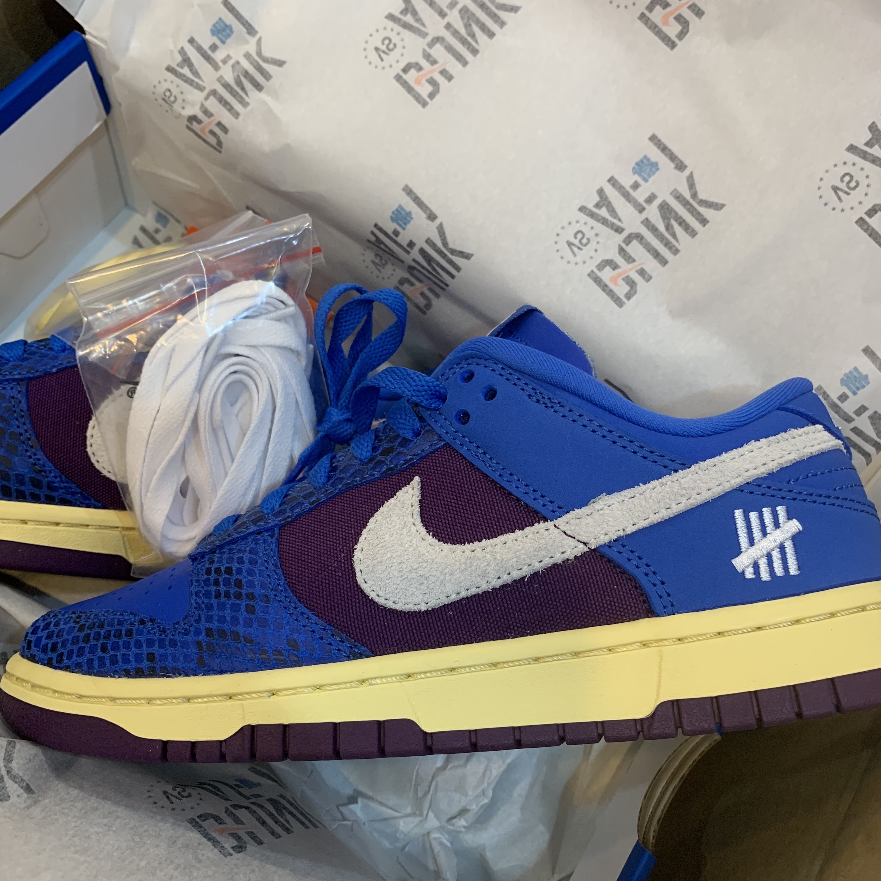Nike x Undefeated Dunk Low SP 5 On It 착용 스타일