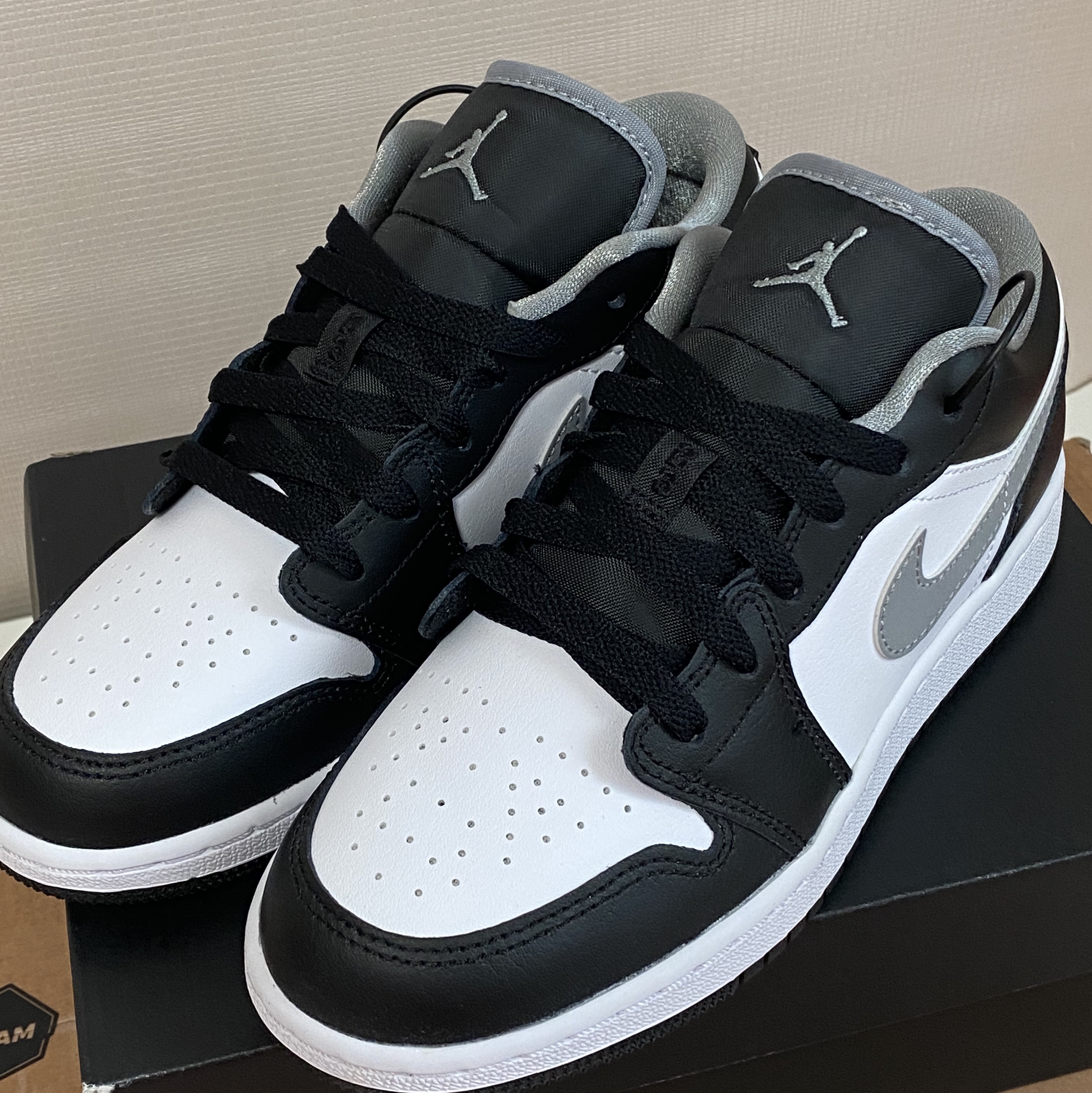 (GS) Jordan 1 Low Black Particle Grey 착용 스타일 - 2