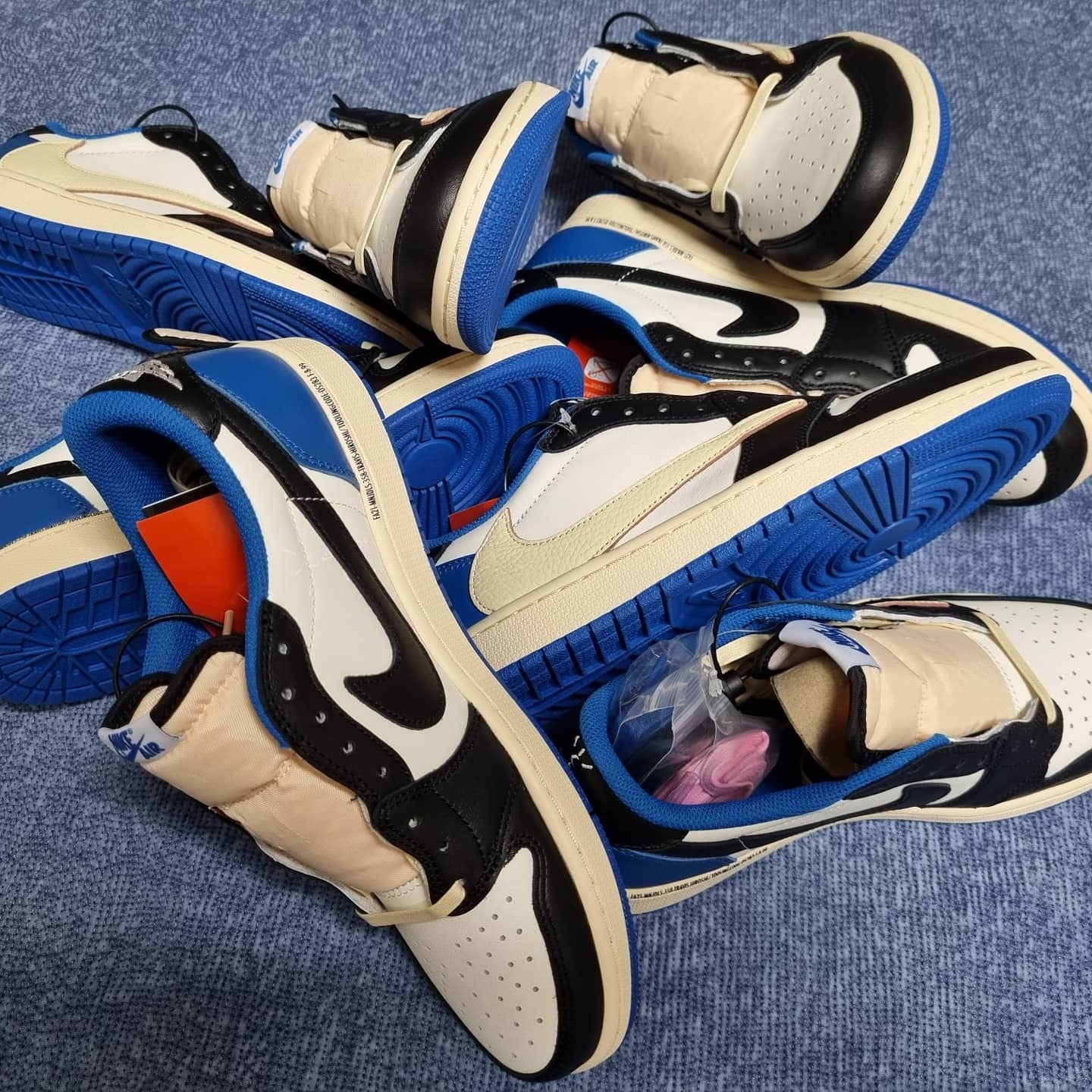 Jordan 1 x Travis Scott x Fragment Retro Low OG SP Military Blue, Jordan 3 x Fragment Retro SP White Black 착용 스타일 - 1