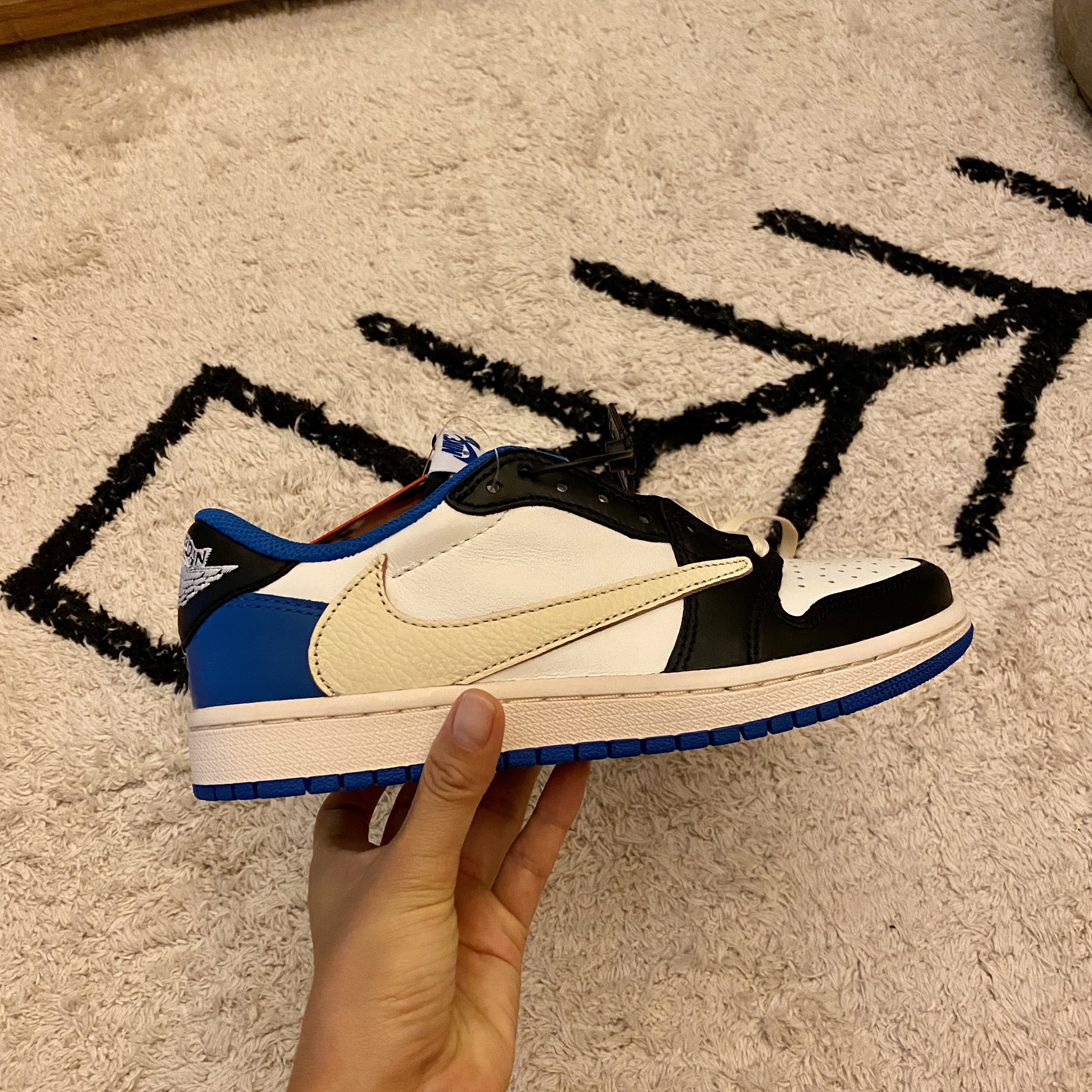 Jordan 1 x Travis Scott x Fragment Retro Low OG SP Military Blue 착용 스타일 - 3