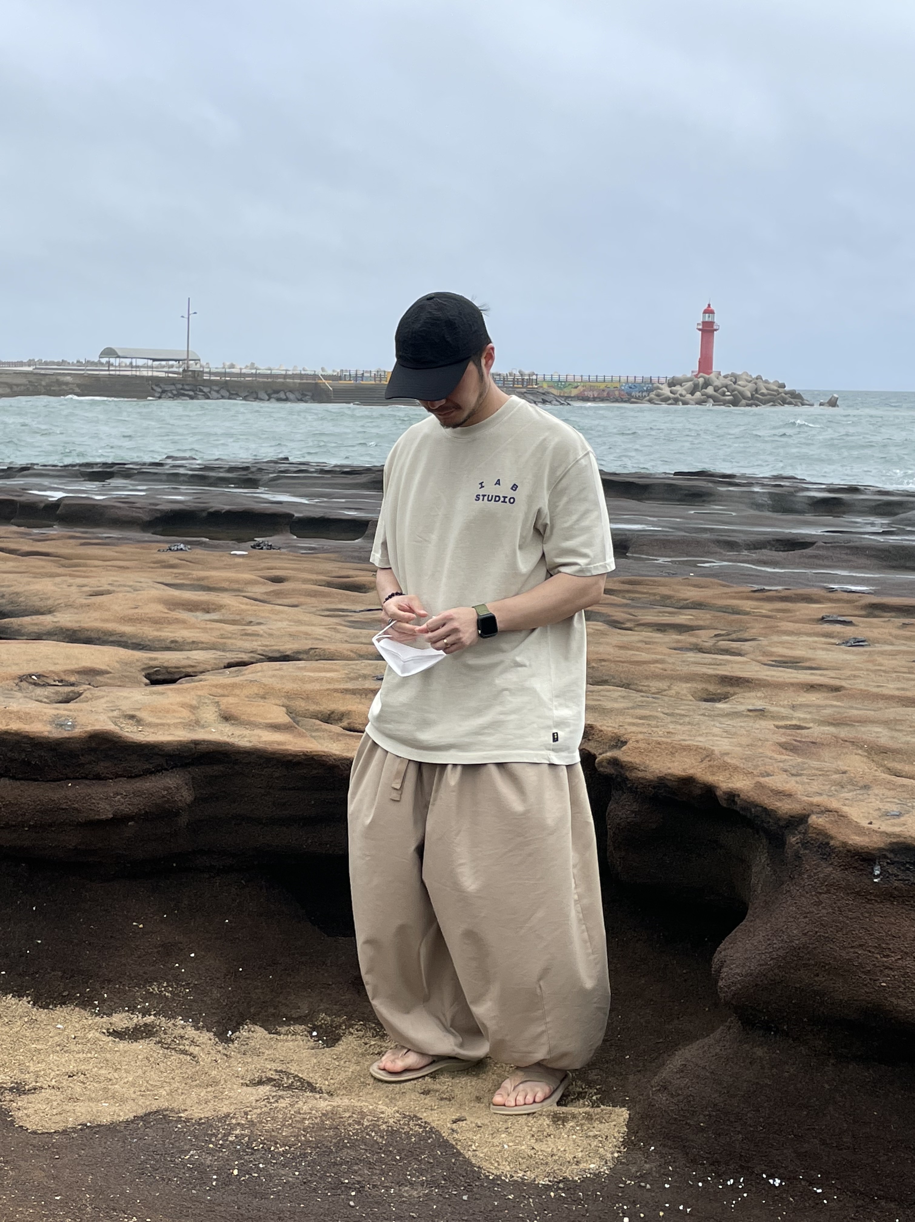 IAB Studio Pigment T-Shirt Oatmeal 착용 스타일 - 1