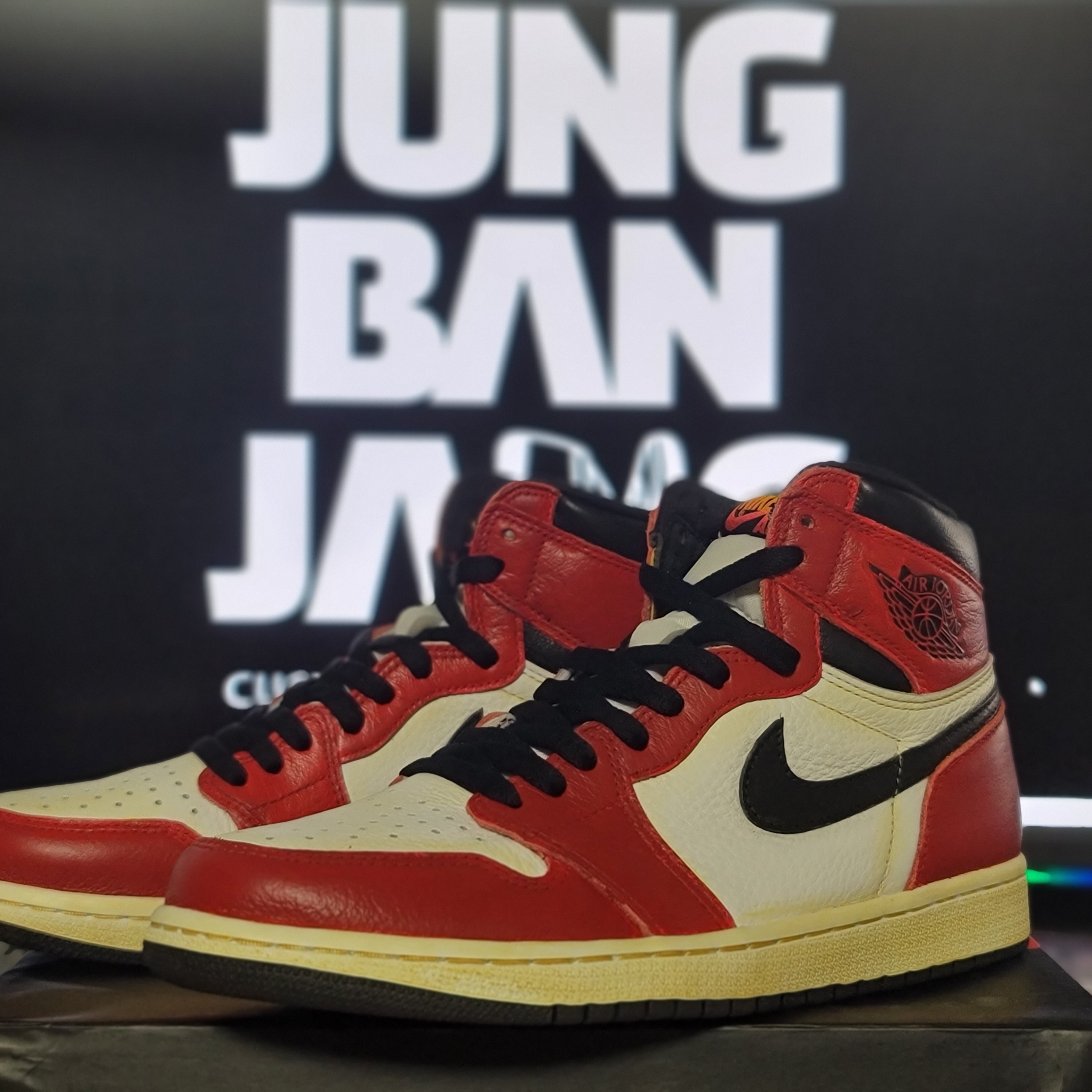 Jordan 1 Retro High OG Light Fusion Red 착용 스타일 - 2
