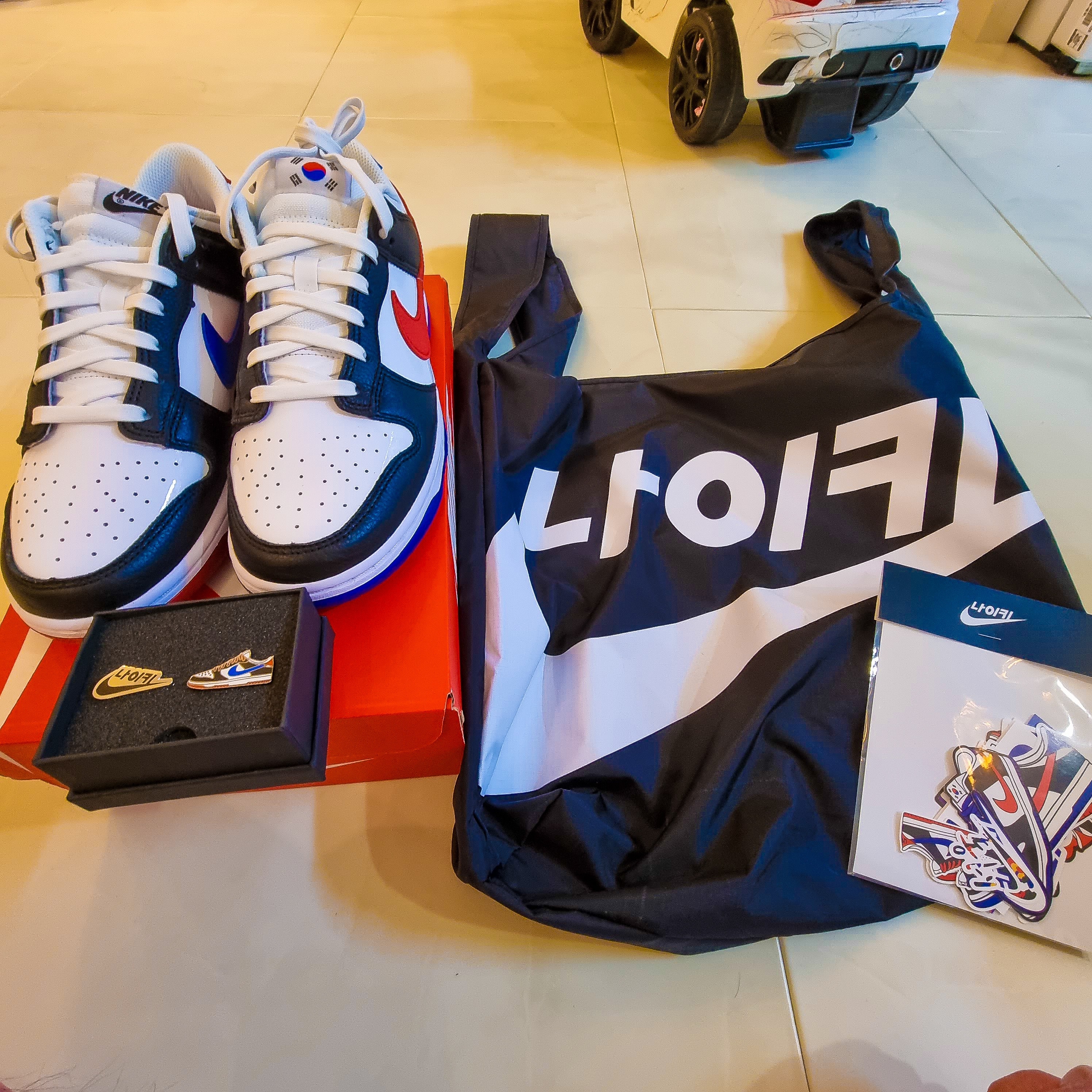 Nike Dunk Low SE Seoul (With Special Gift) 착용 스타일 - 1