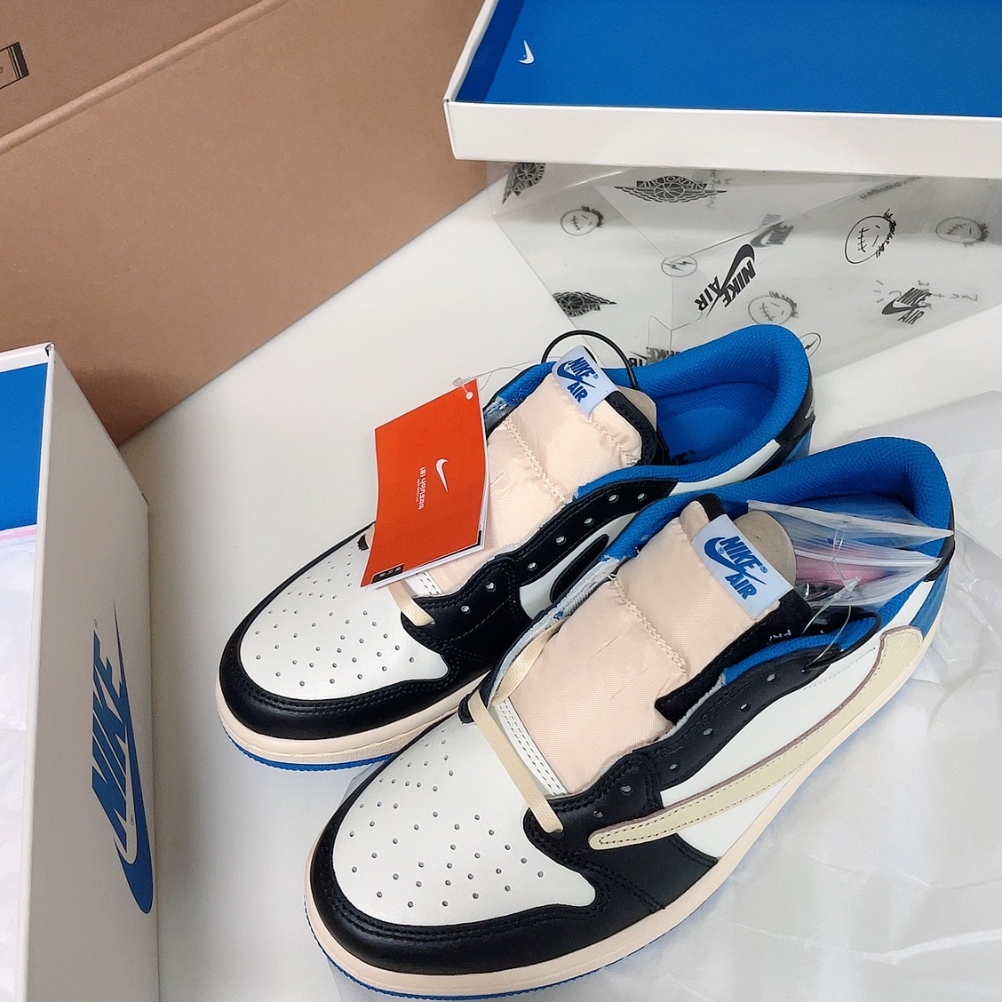 Jordan 1 x Travis Scott x Fragment Retro Low OG SP Military Blue 착용 스타일 - 2