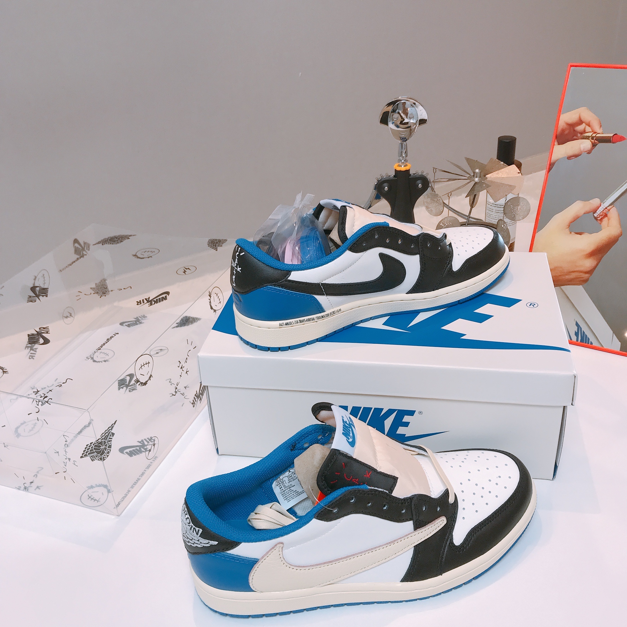 Jordan 1 x Travis Scott x Fragment Retro Low OG SP Military Blue 착용 스타일