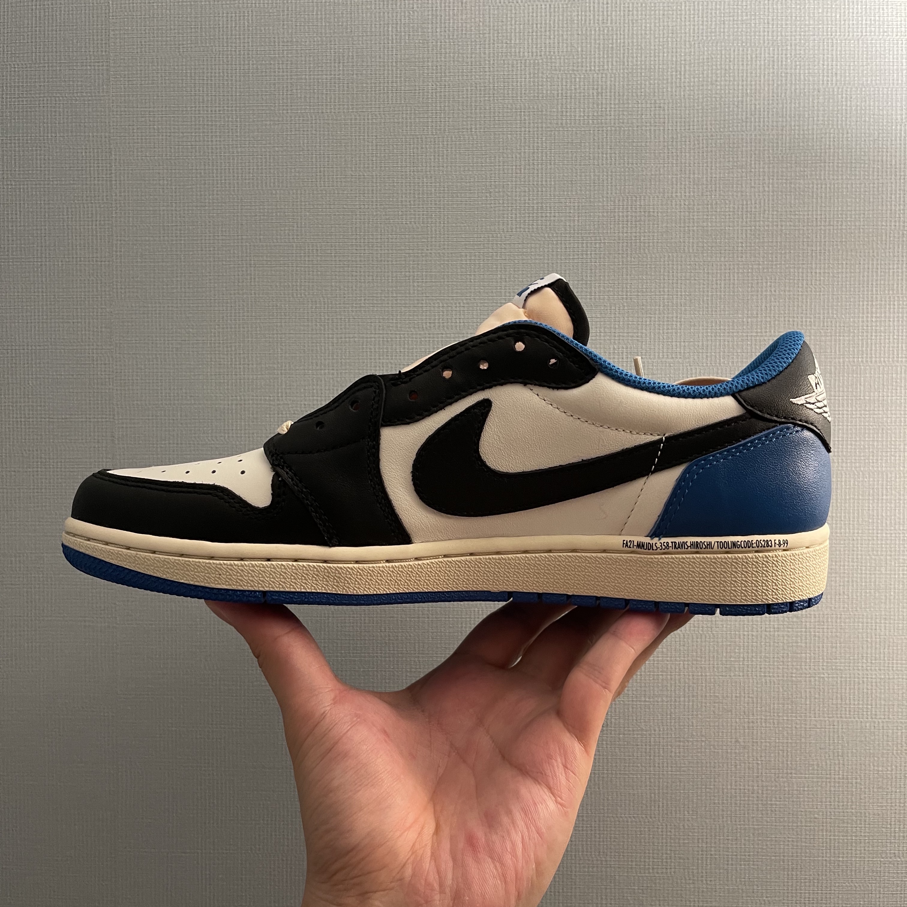 Jordan 1 x Travis Scott x Fragment Retro Low OG SP Military Blue 착용 스타일 - 2