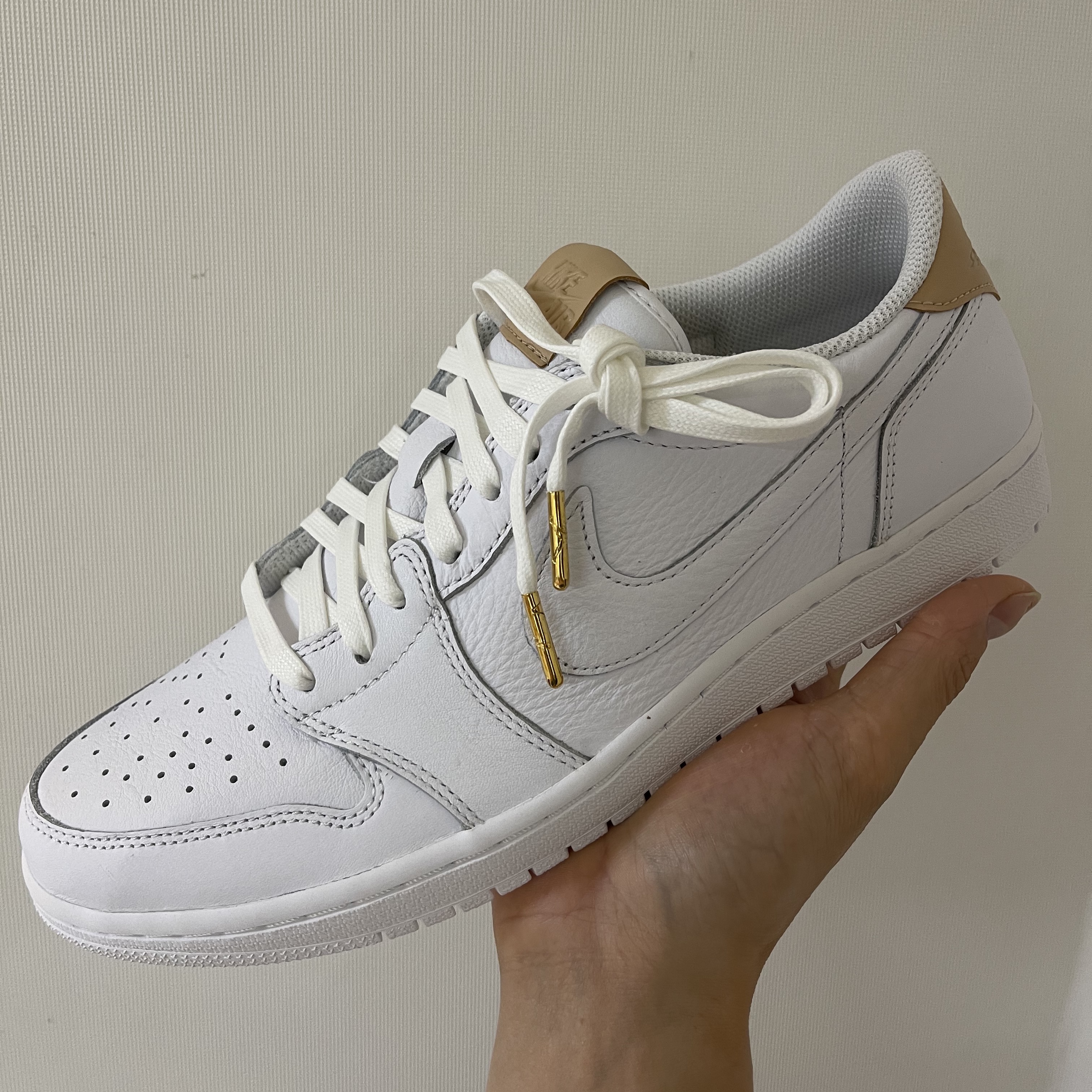 Jordan 1 Retro Low OG Premium White Tan 착용 스타일