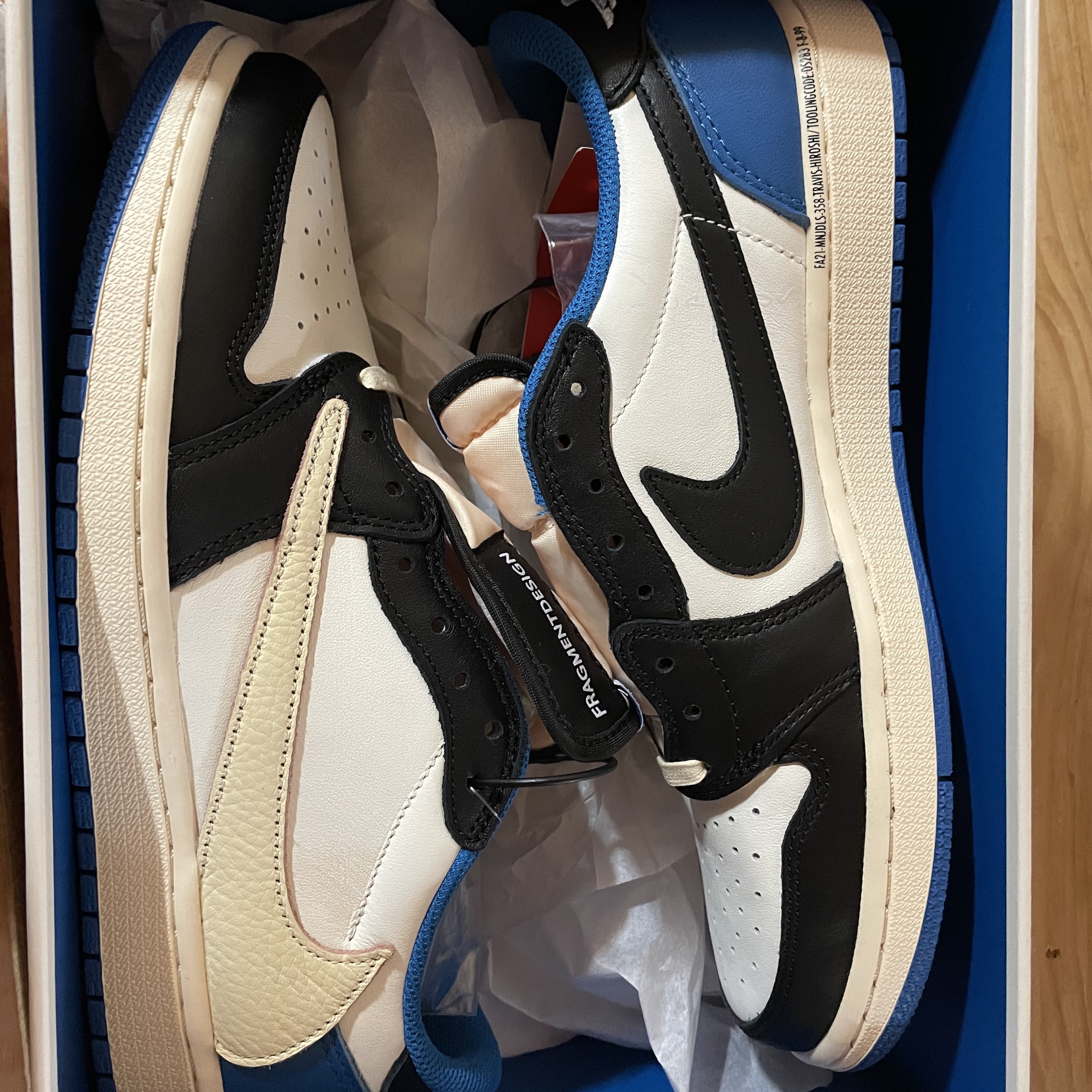 Jordan 1 x Travis Scott x Fragment Retro Low OG SP Military Blue 착용 스타일 - 1