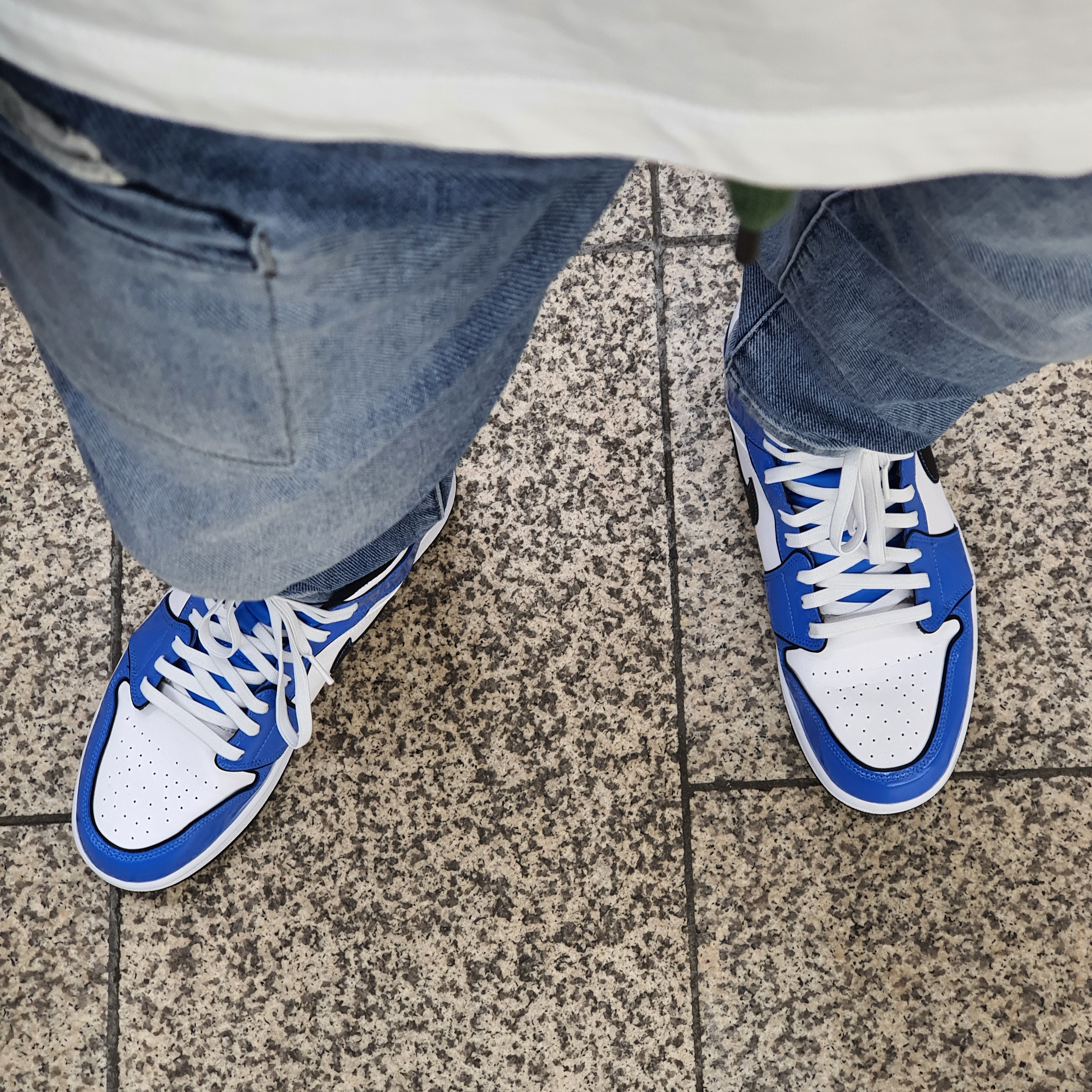 Jordan 1 Mid SE Signal Blue 착용 스타일