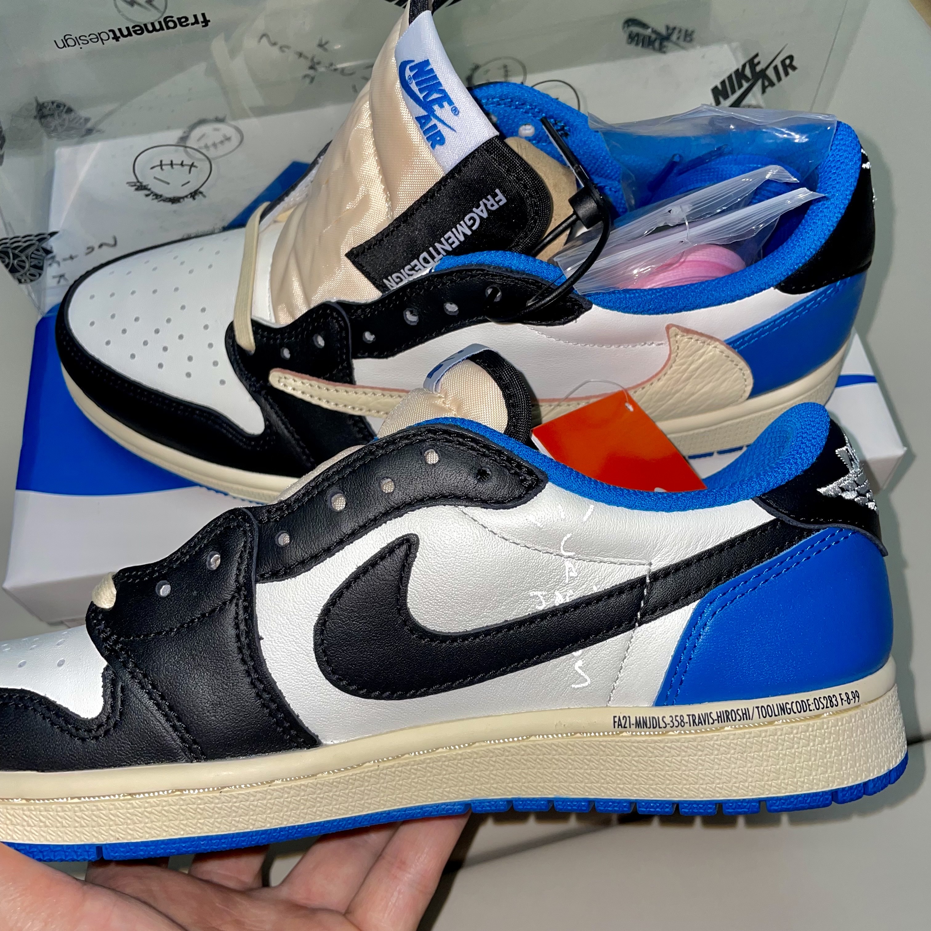 Jordan 1 x Travis Scott x Fragment Retro Low OG SP Military Blue 착용 스타일