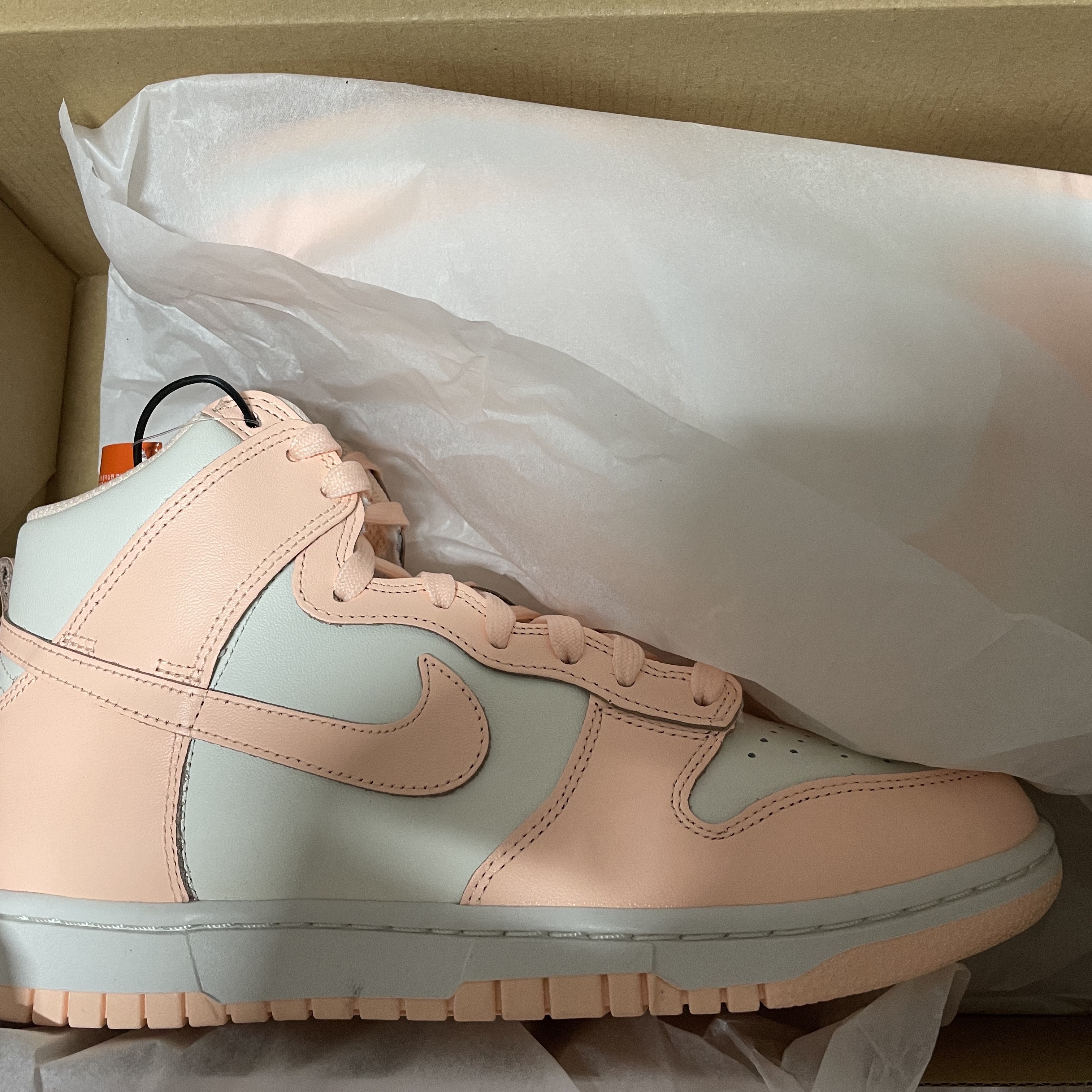 (W) Nike Dunk High Crimson Tint 착용 스타일