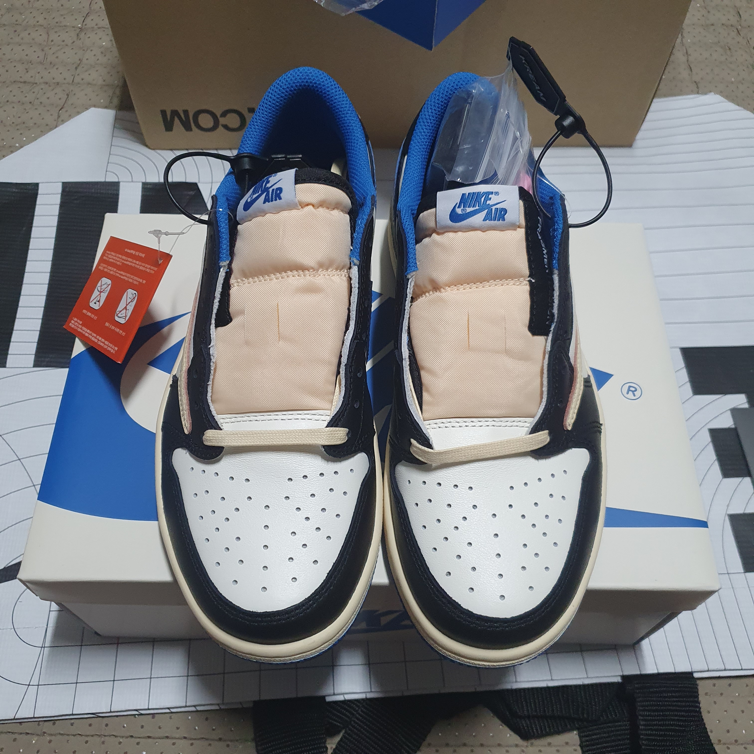 Jordan 1 x Travis Scott x Fragment Retro Low OG SP Military Blue 착용 스타일 - 2