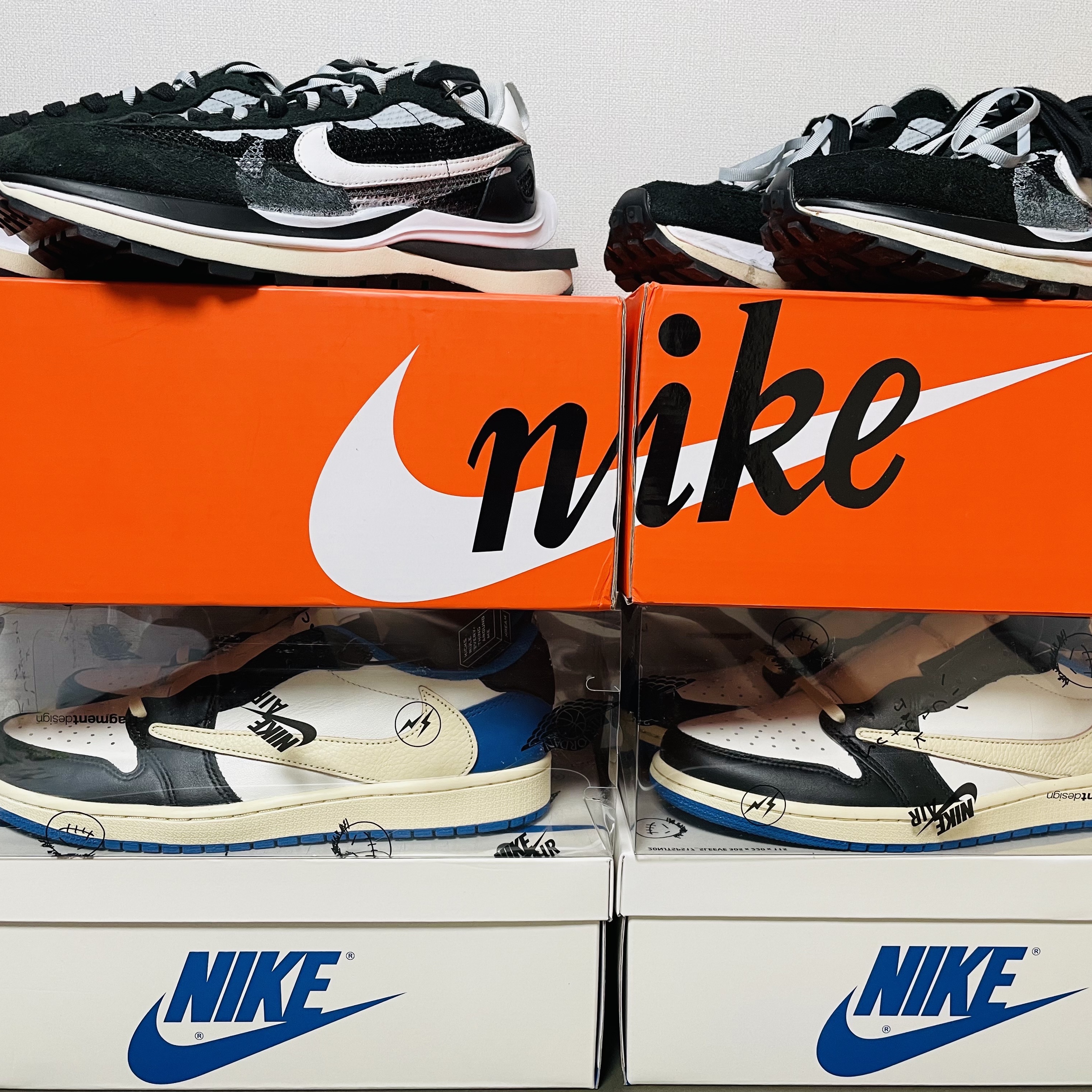 Jordan 1 x Travis Scott x Fragment Retro Low OG SP Military Blue, Nike x Sacai VaporWaffle Black White 착용 스타일