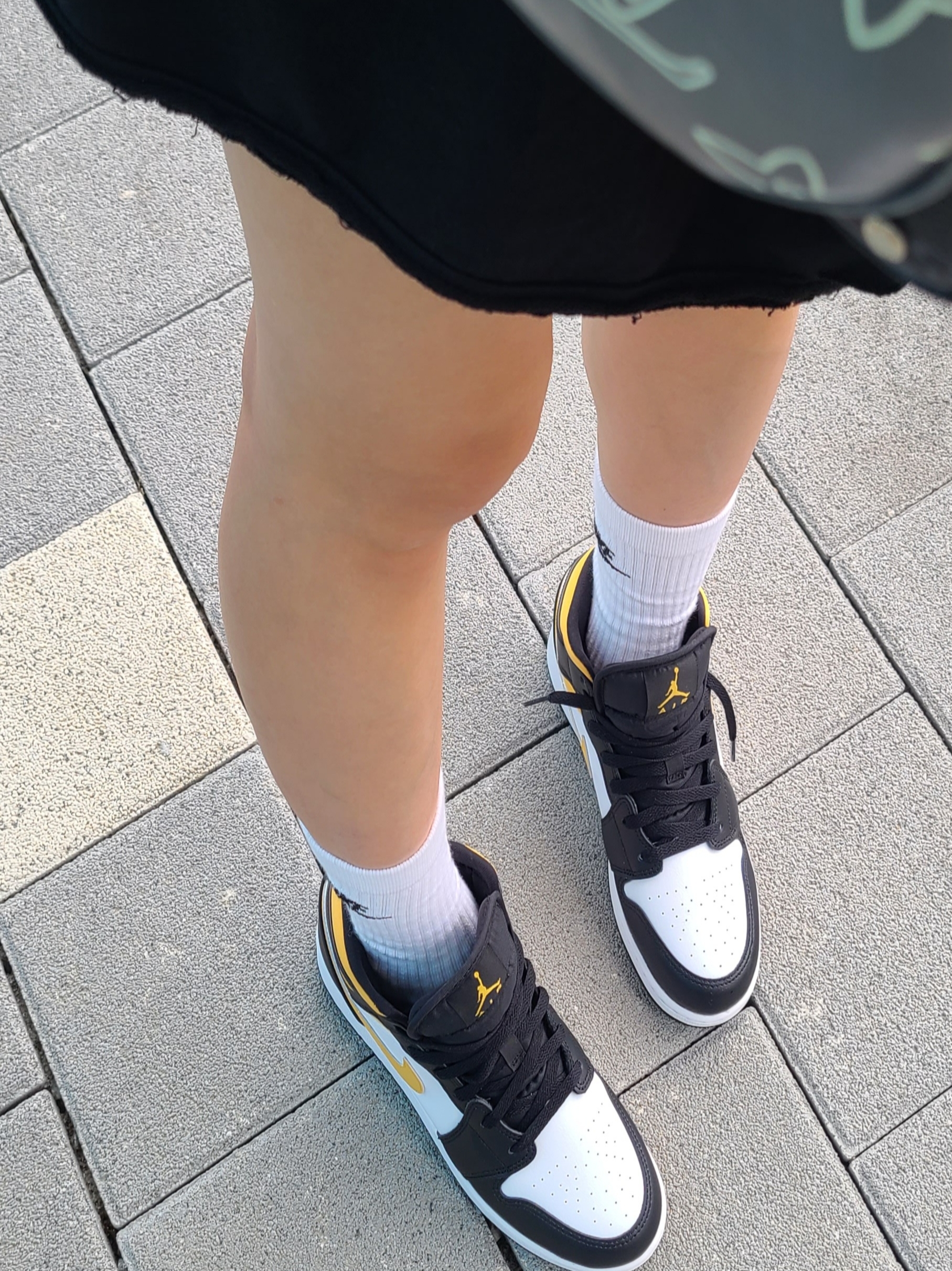 Jordan 1 Mid Pollen 착용 스타일 - 1