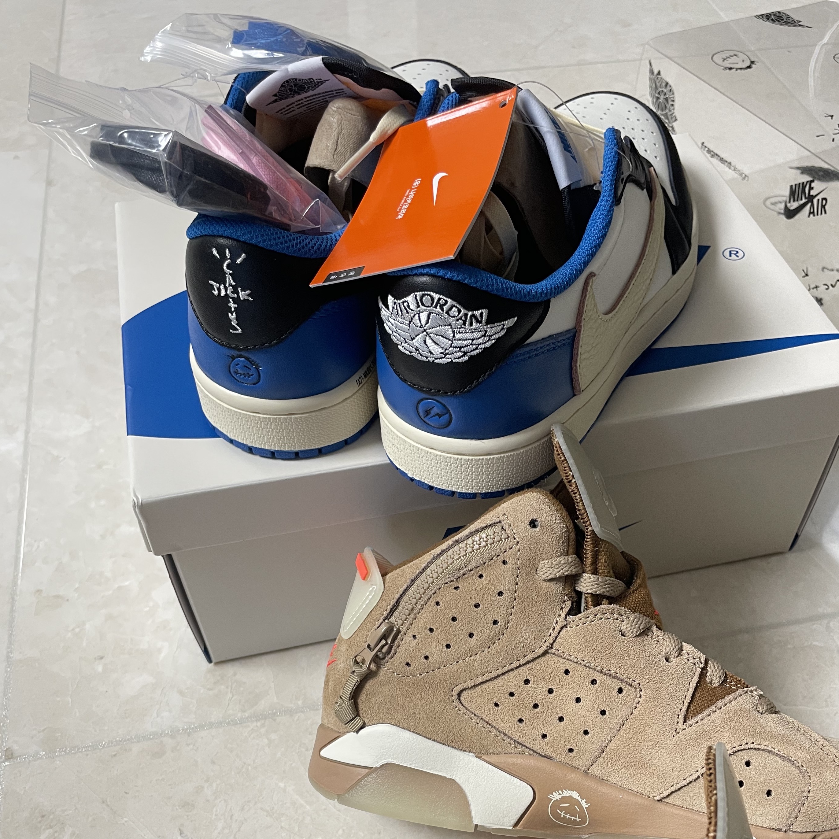 Jordan 1 x Travis Scott x Fragment Retro Low OG SP Military Blue, Jordan 6 x Travis Scott Retro SP British Khaki 착용 스타일 - 3